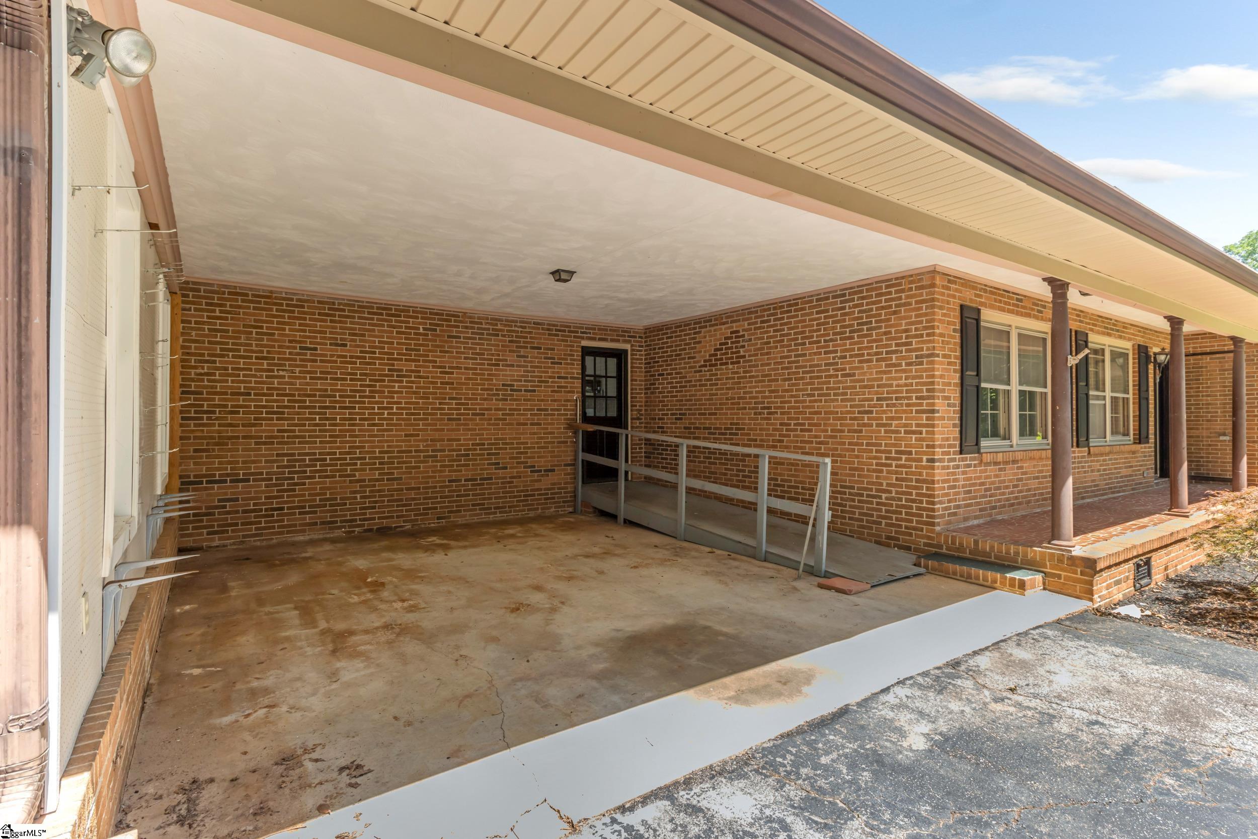 402 Woodley Road Spartanburg, SC 29306