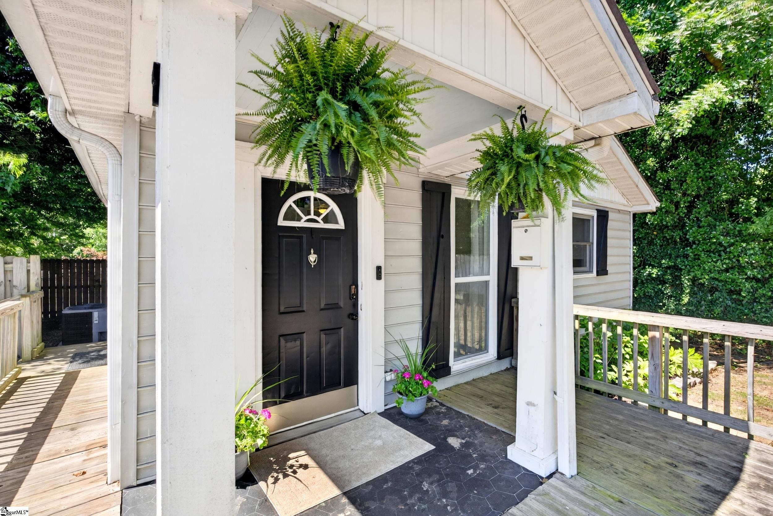 7 Burns Circle Greenville, SC 29605