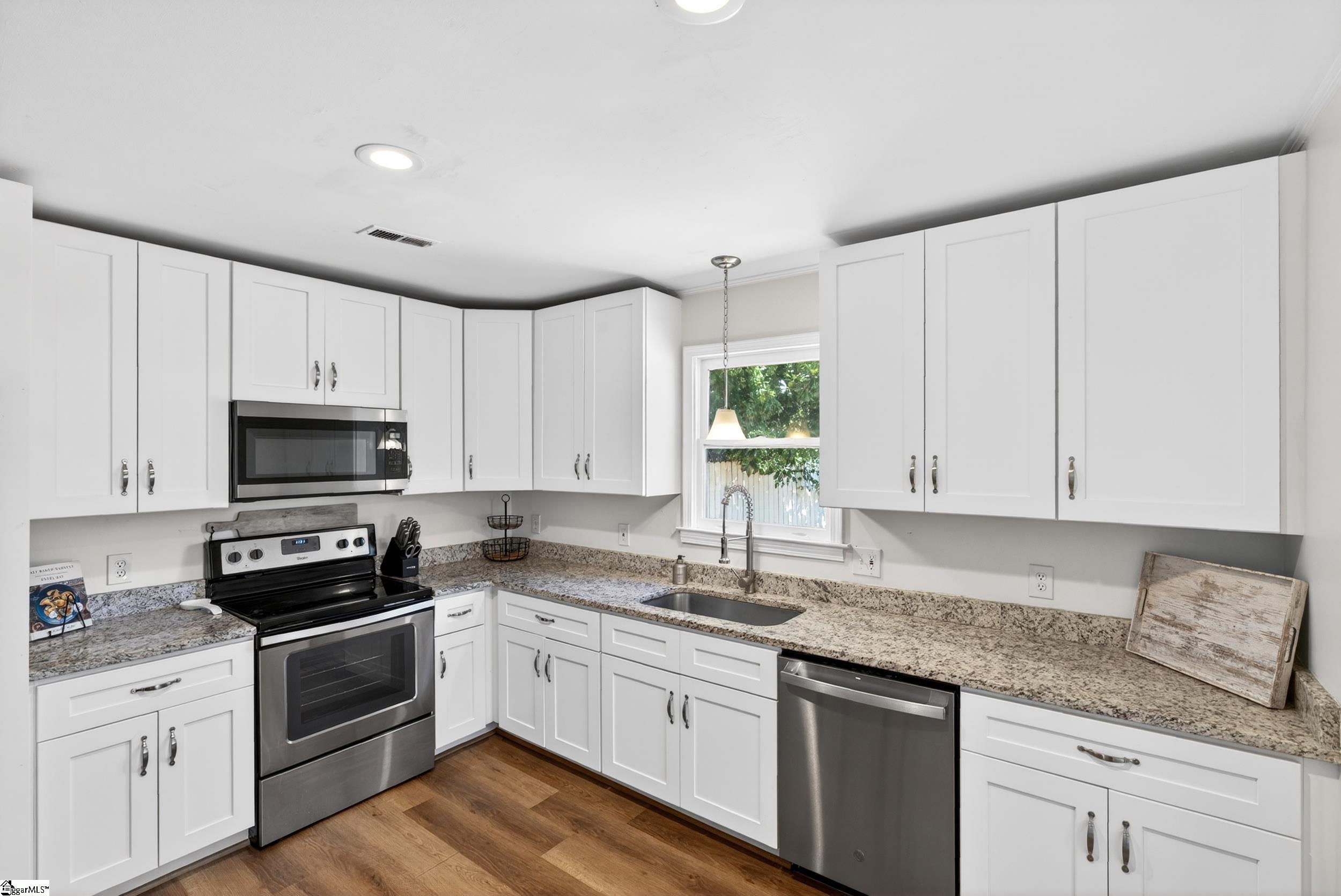 7 Burns Circle Greenville, SC 29605