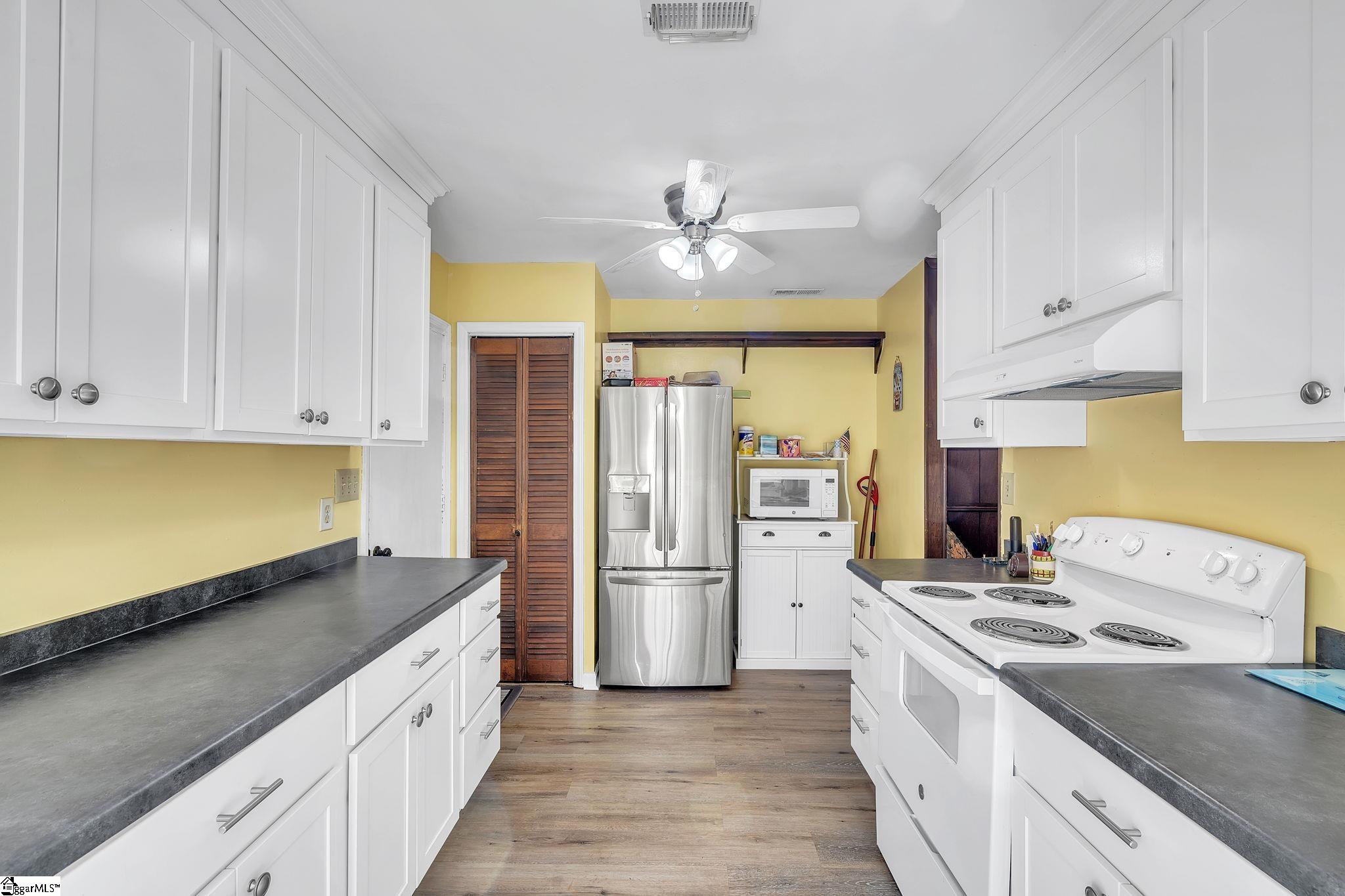 4 Merry Dale Lane Greenville, SC 29617