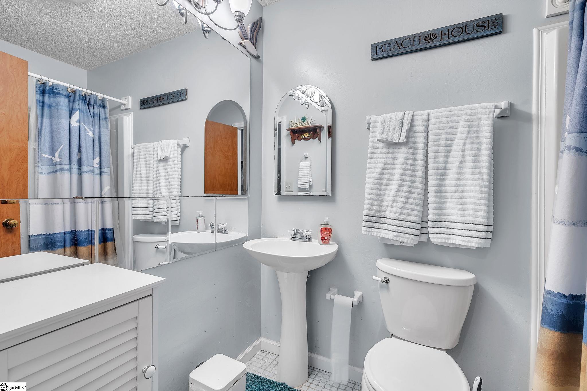 4 Merry Dale Lane Greenville, SC 29617