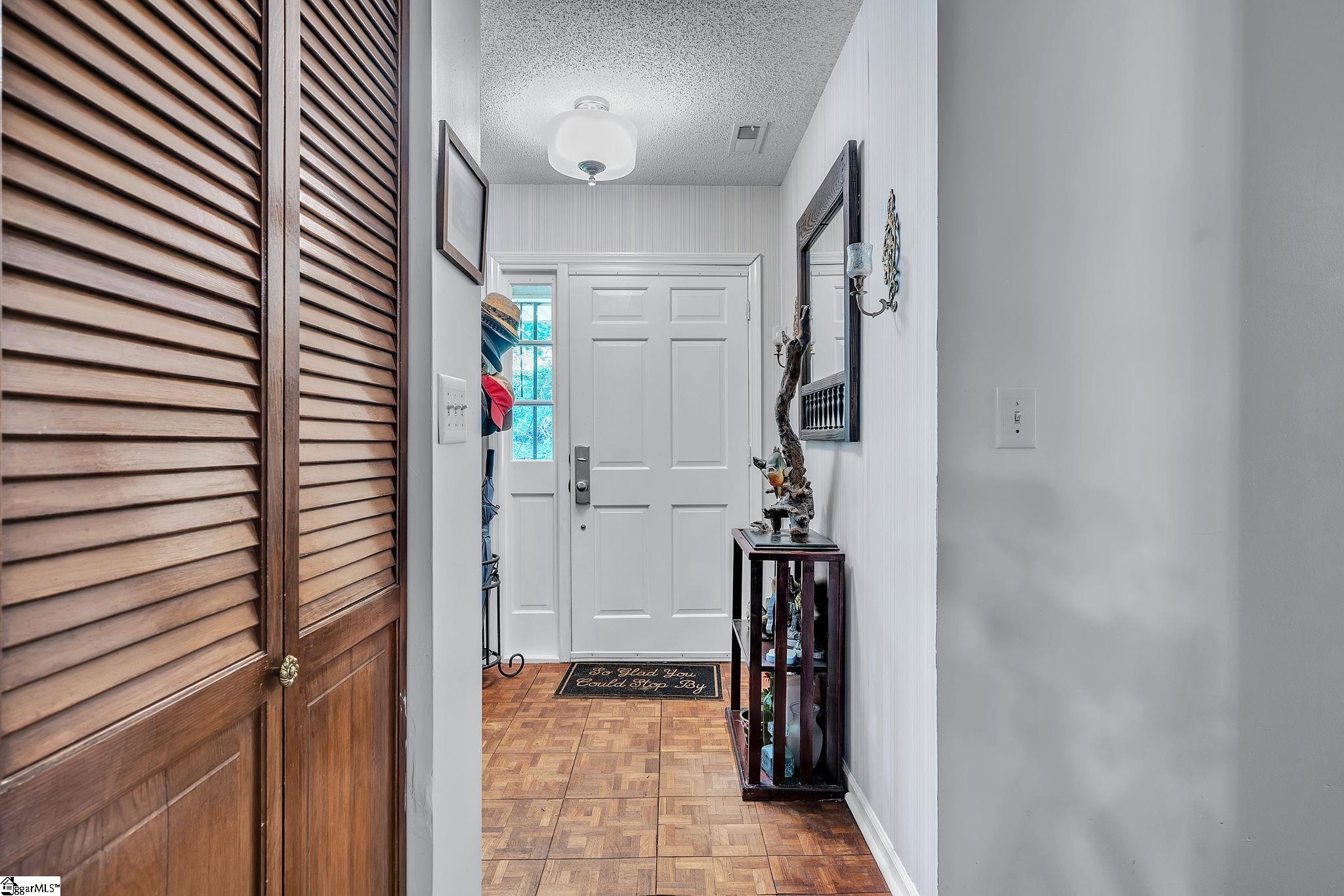 4 Merry Dale Lane Greenville, SC 29617