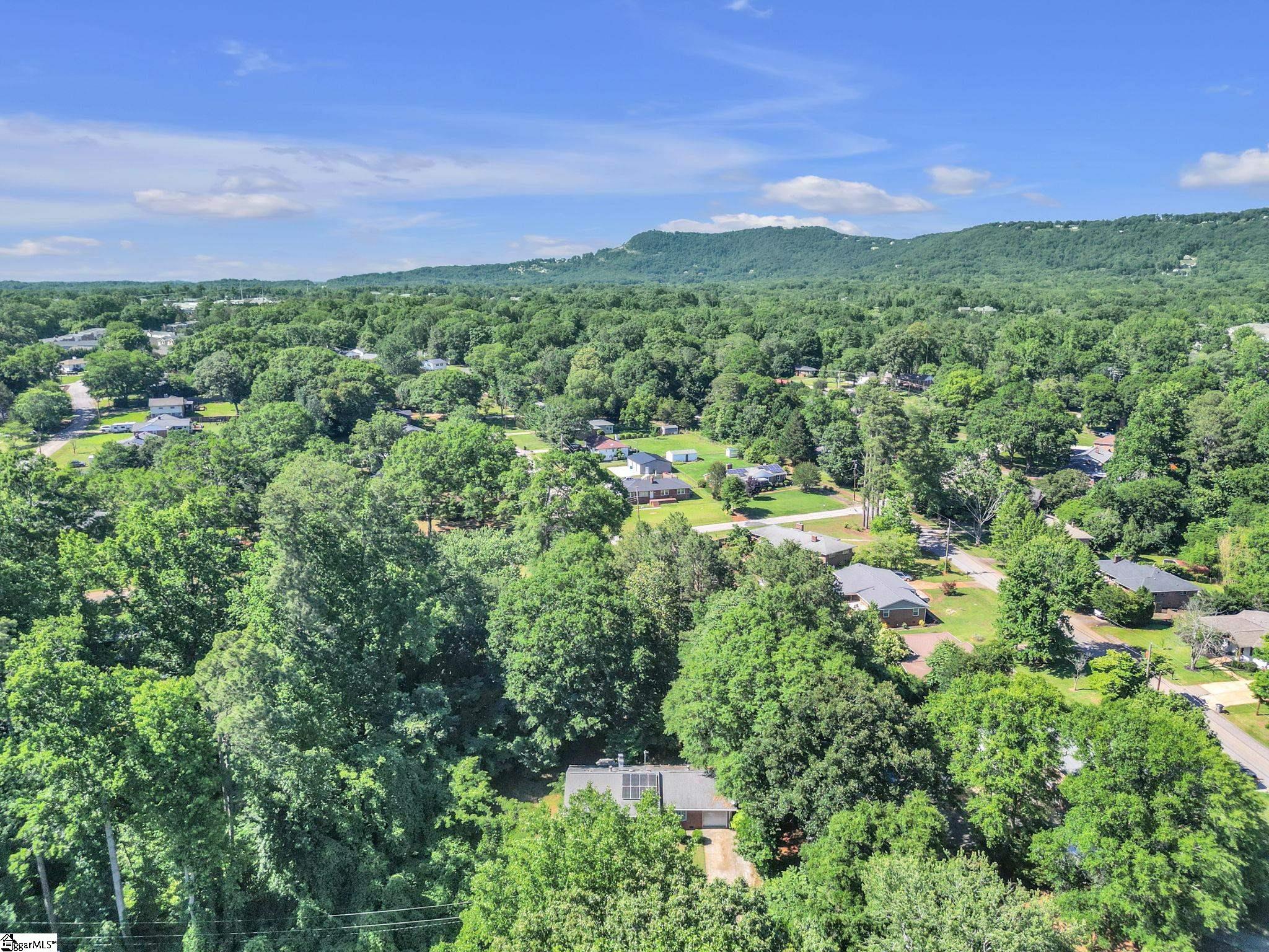 4 Merry Dale Lane Greenville, SC 29617
