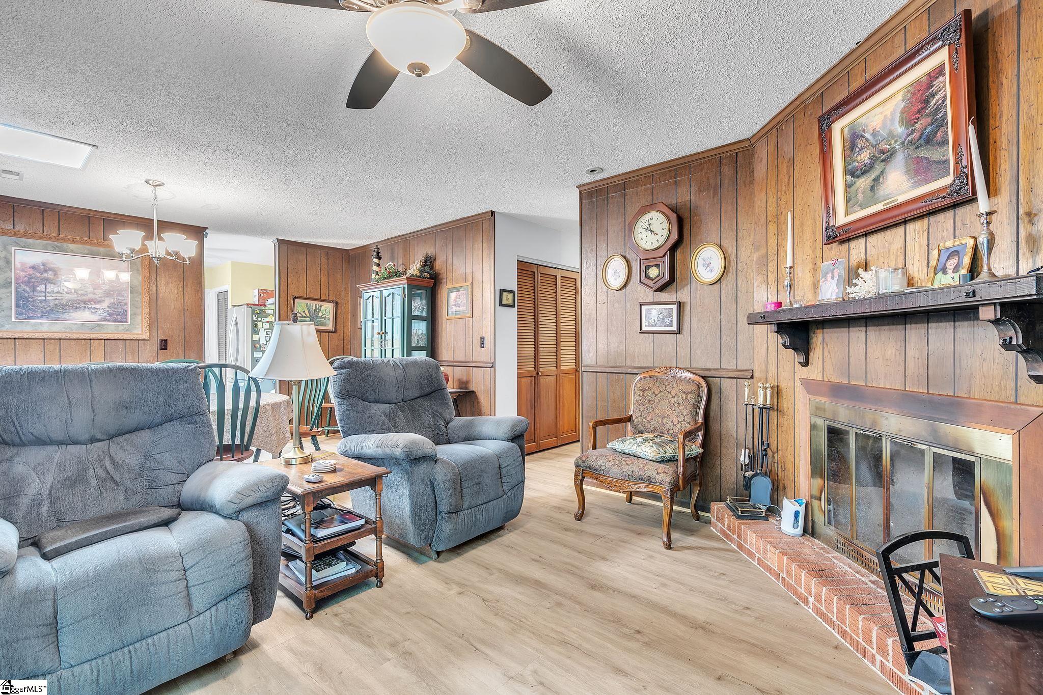 4 Merry Dale Lane Greenville, SC 29617