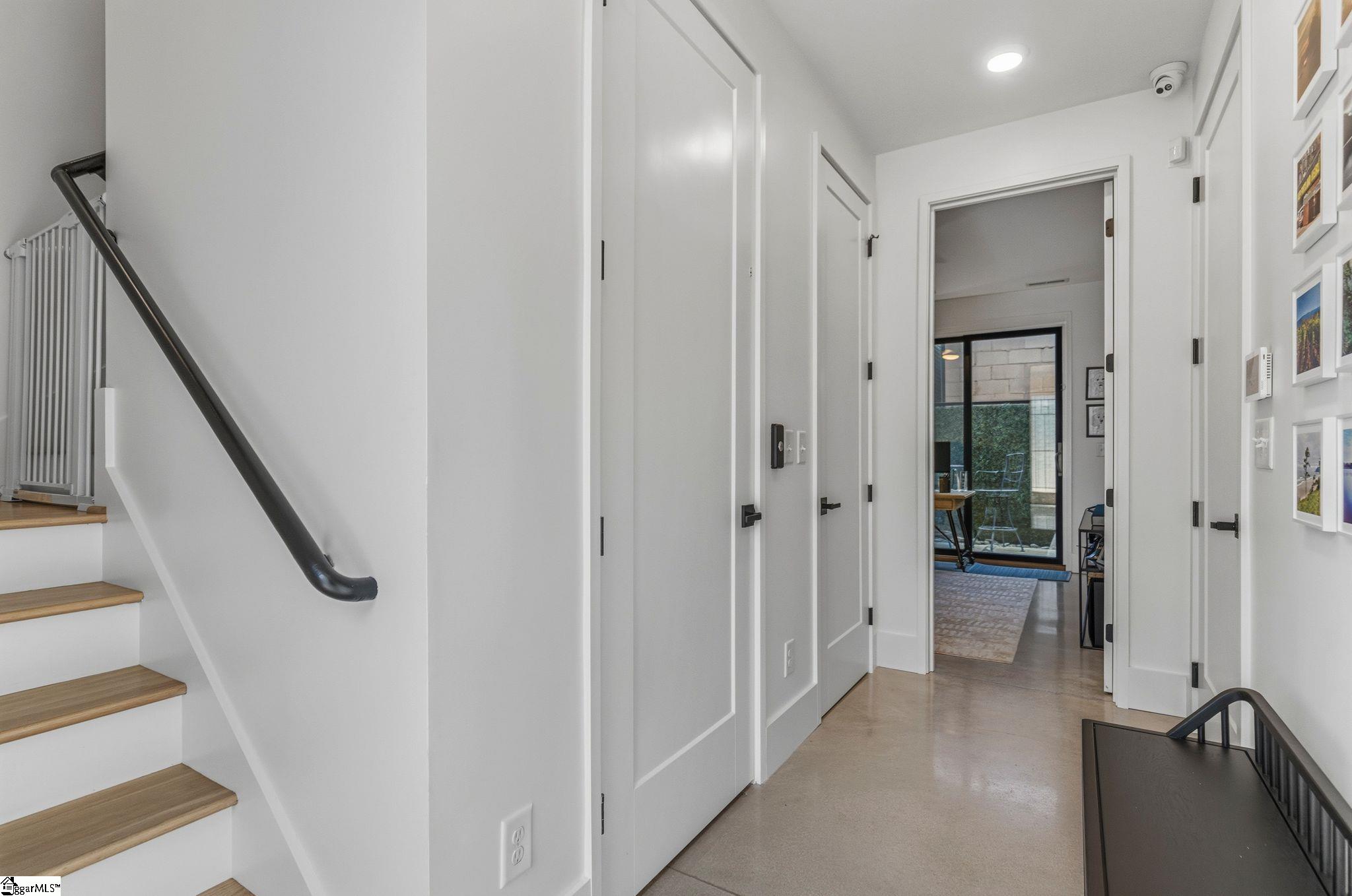 4 Calhoun Hill Way Greenville, SC 29601-3242