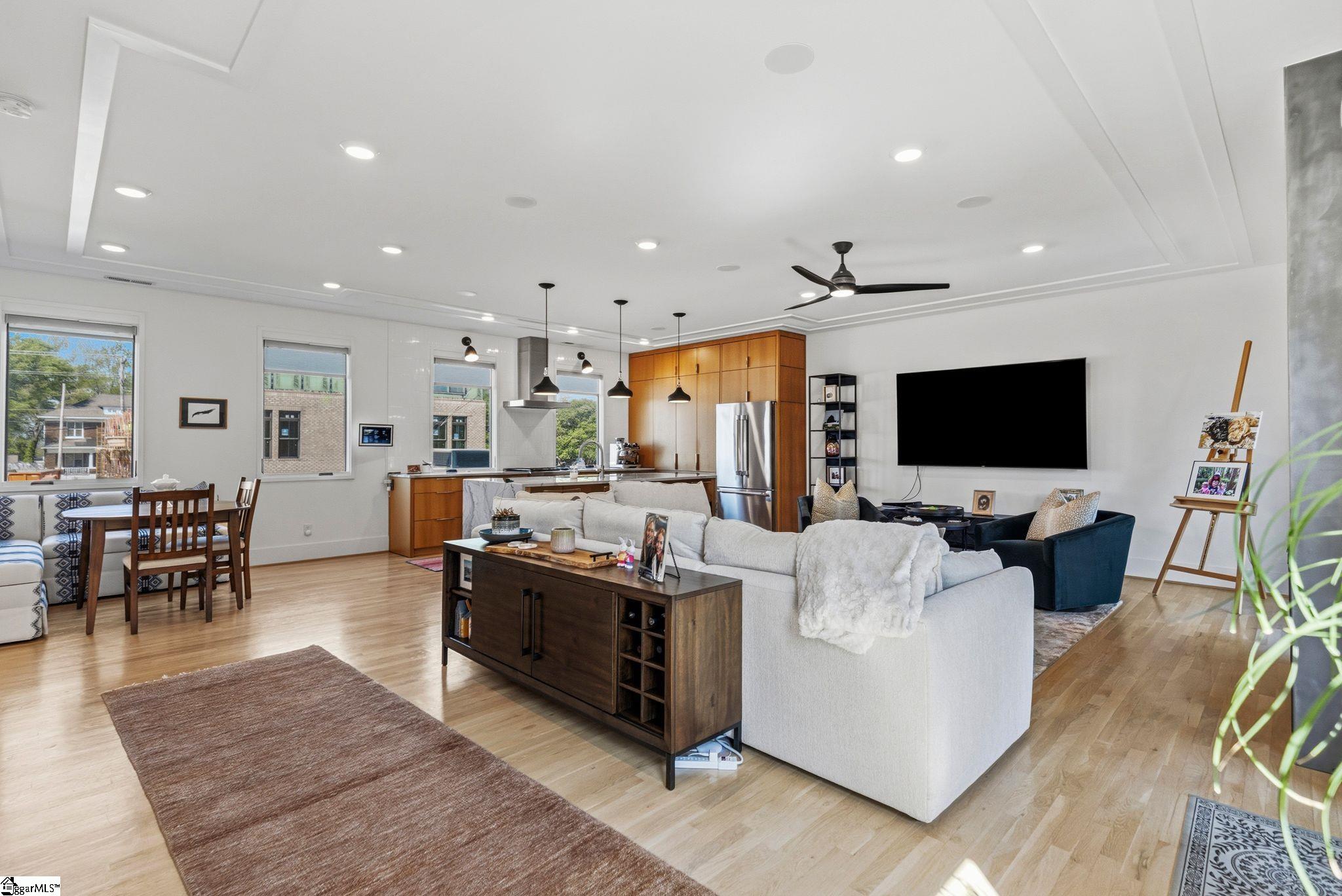 4 Calhoun Hill Way Greenville, SC 29601-3242