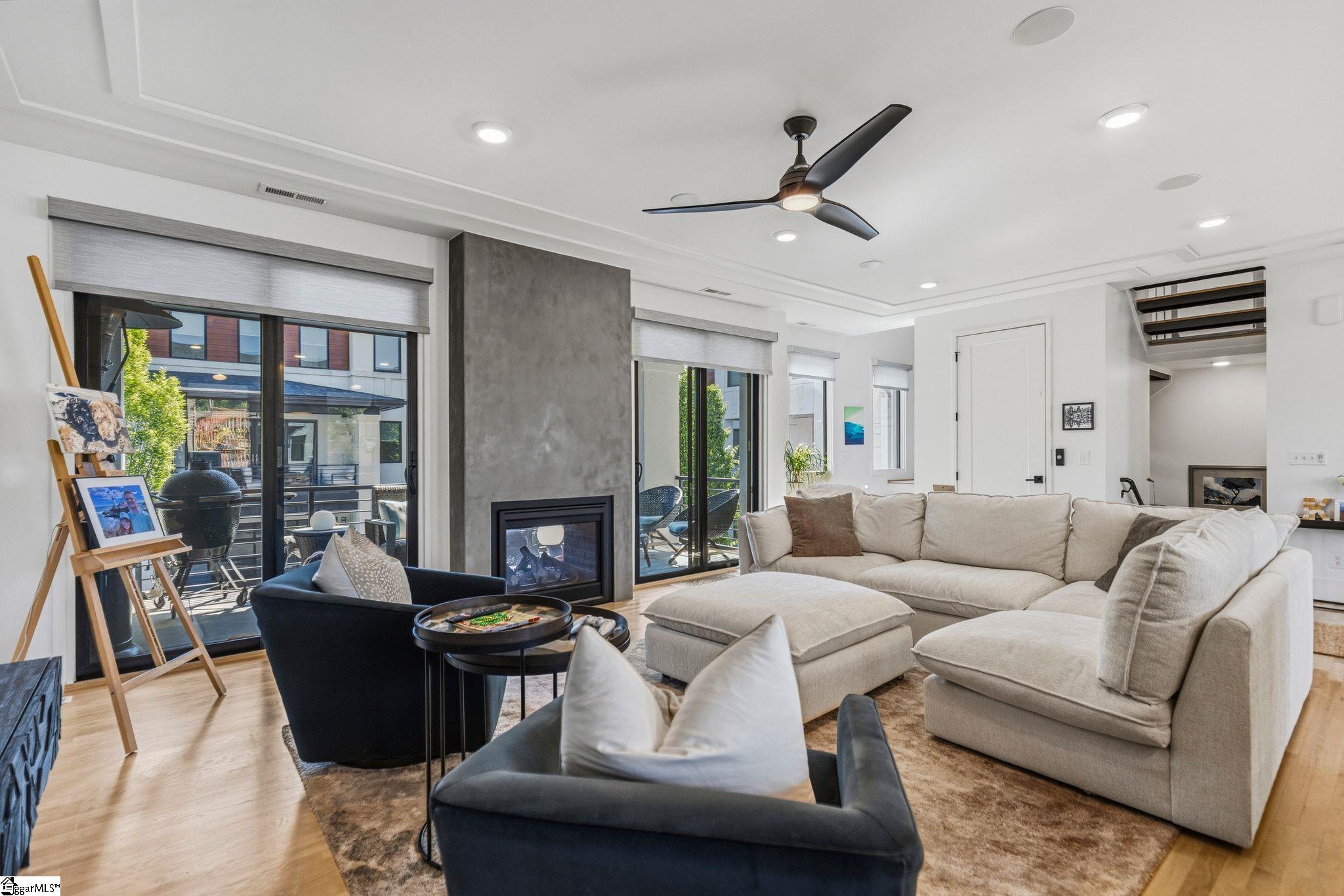 4 Calhoun Hill Way Greenville, SC 29601-3242