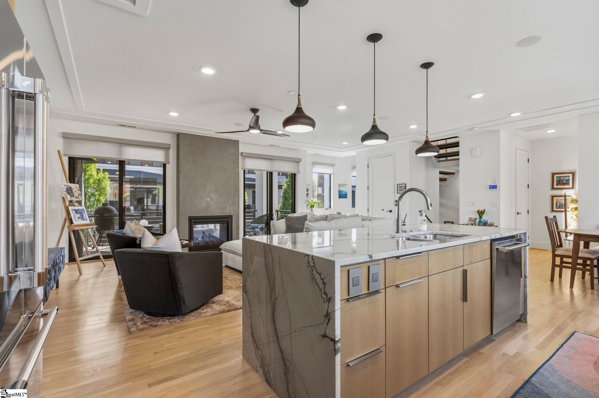 4 Calhoun Hill Way Greenville, SC 29601-3242