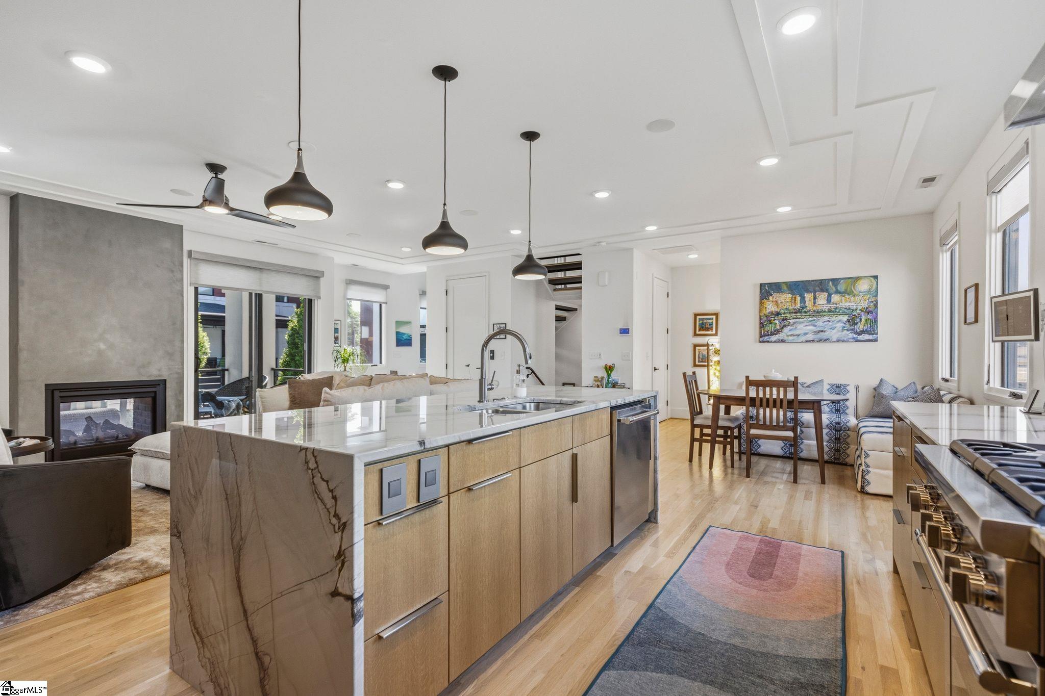 4 Calhoun Hill Way Greenville, SC 29601-3242