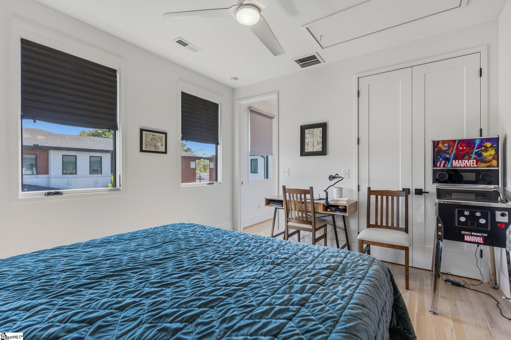4 Calhoun Hill Way Greenville, SC 29601-3242