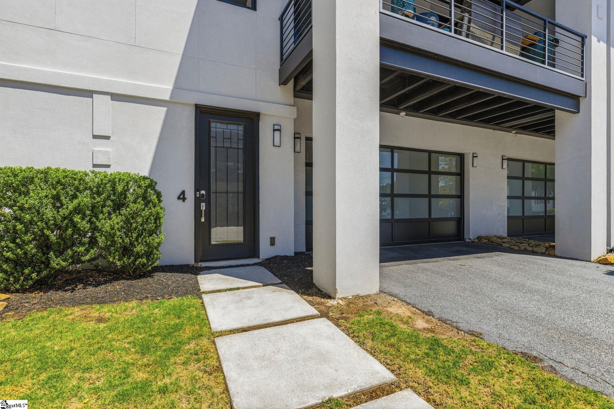 4 Calhoun Hill Way Greenville, SC 29601-3242