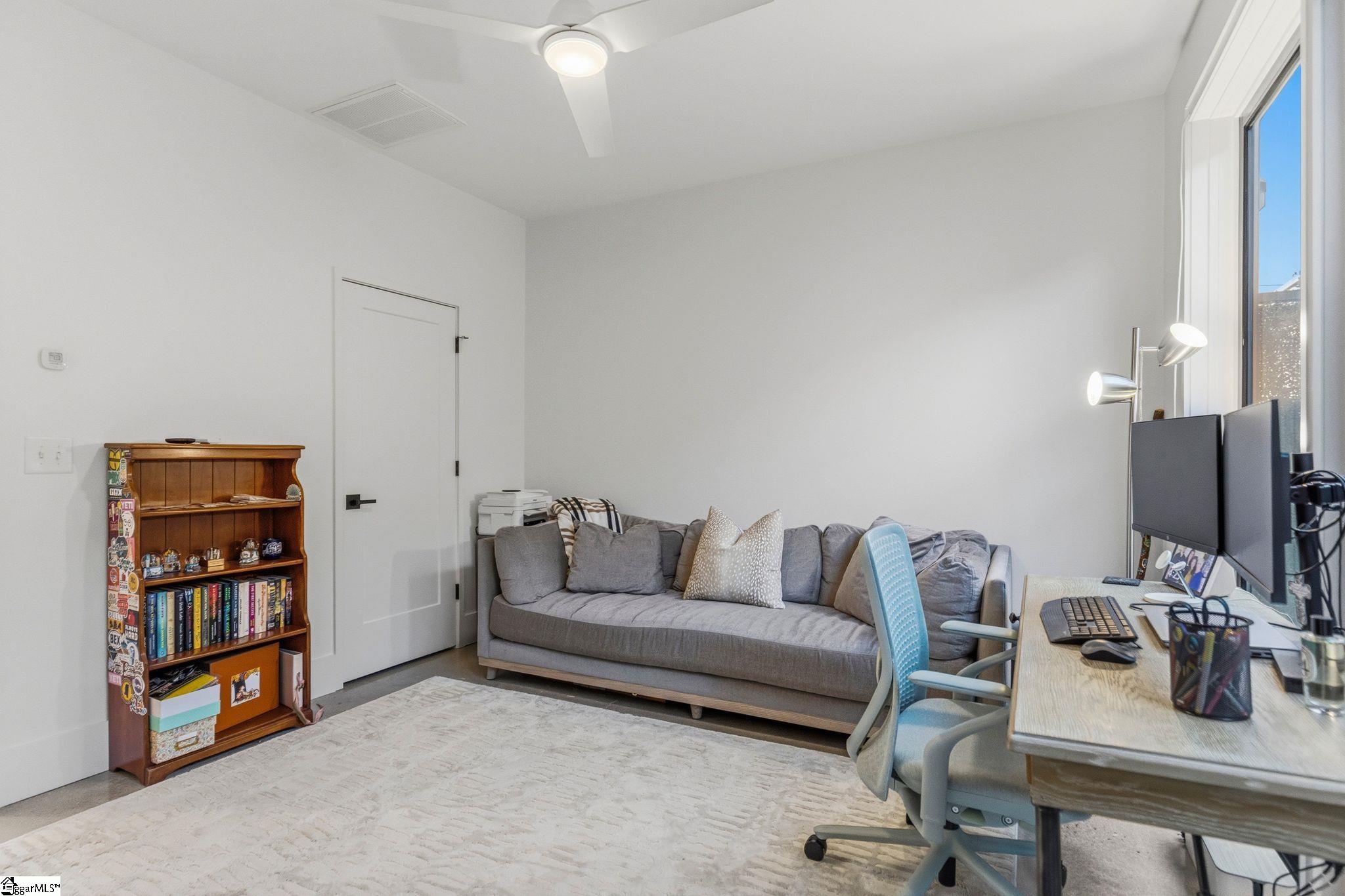 4 Calhoun Hill Way Greenville, SC 29601-3242