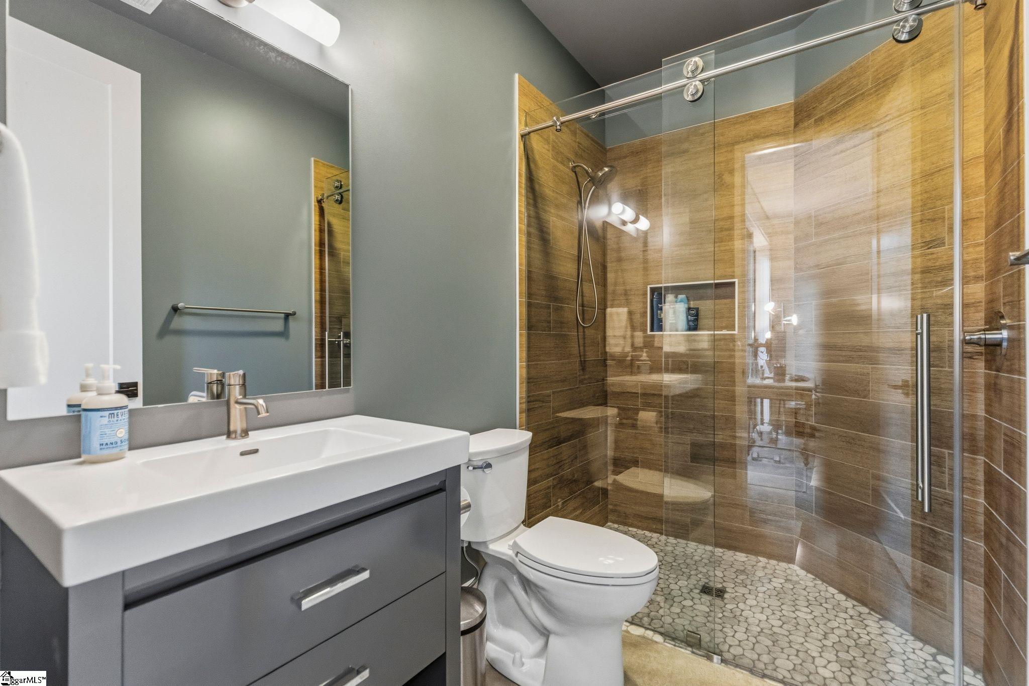 4 Calhoun Hill Way Greenville, SC 29601-3242