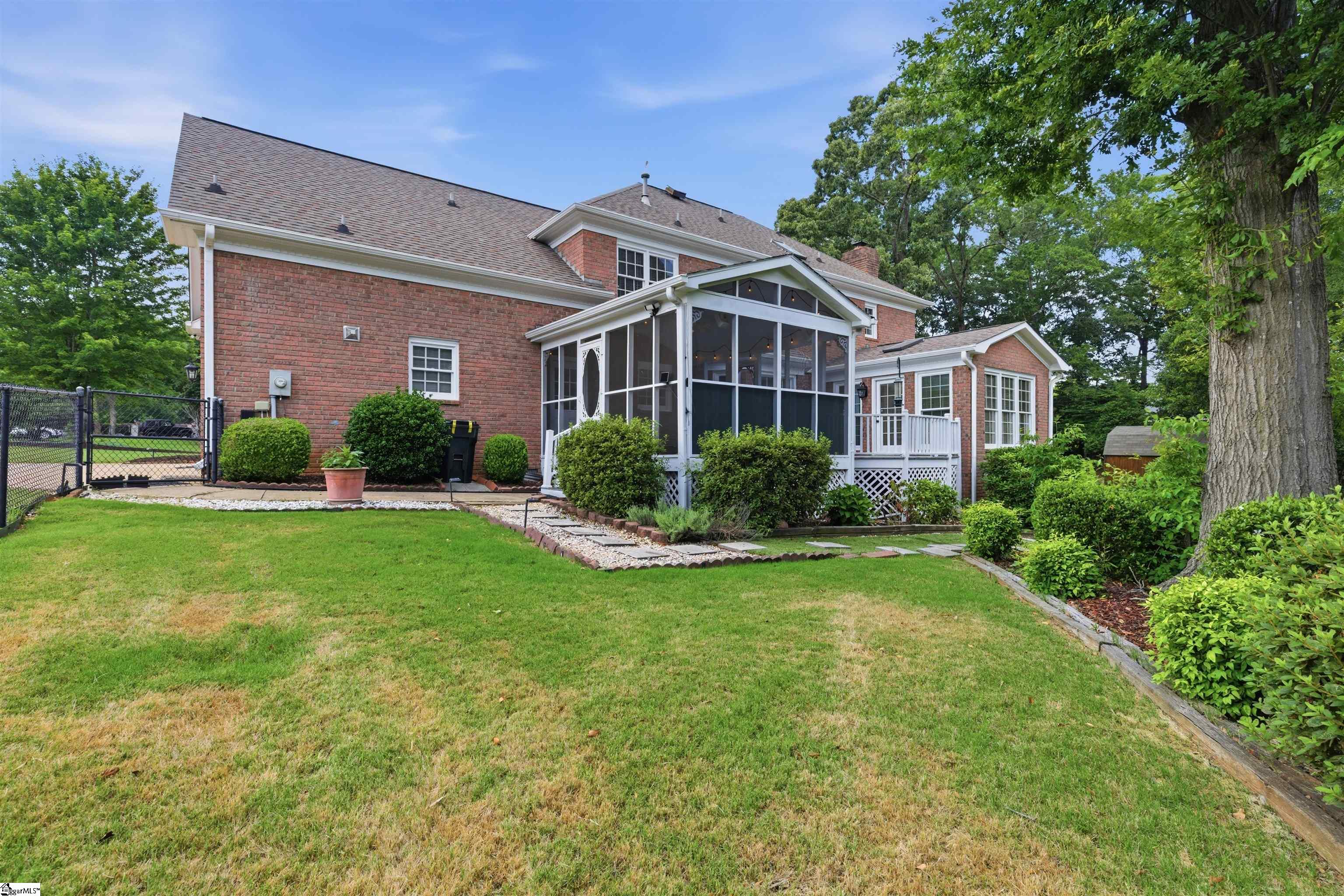 110 W Killarney Lake Moore, SC 29369