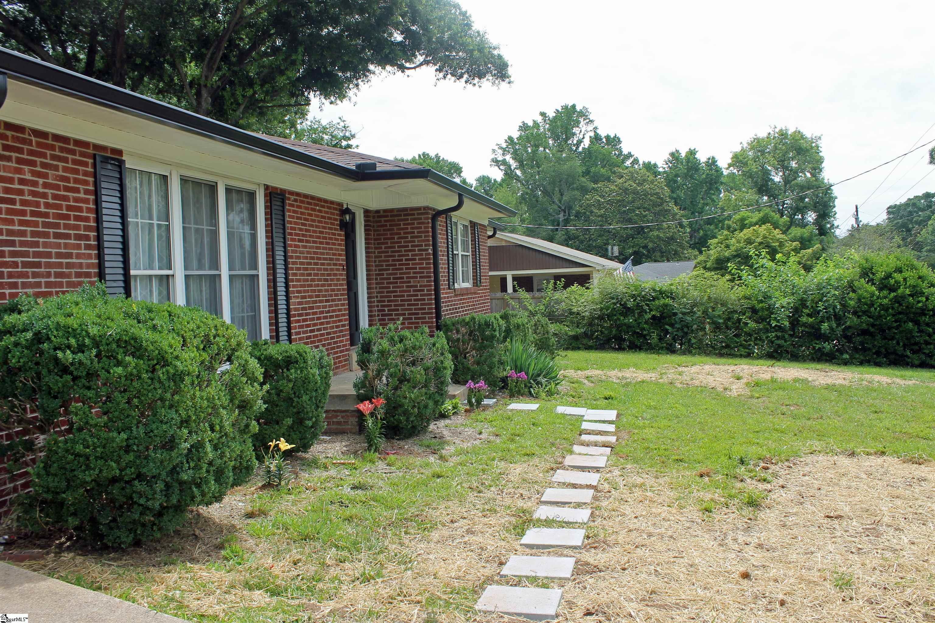 208 Alice Farr Drive Greenville, SC 29617-1506