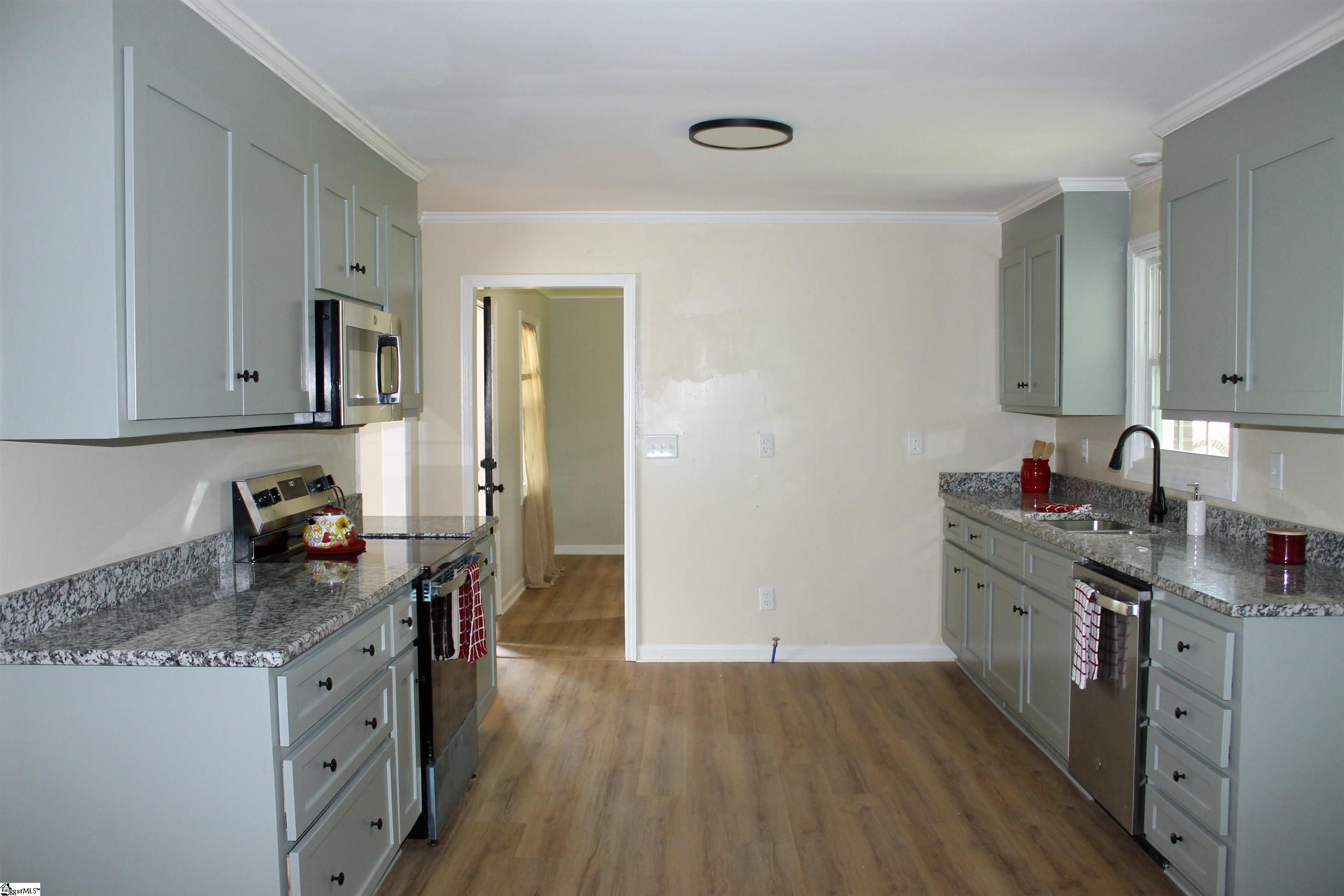 208 Alice Farr Drive Greenville, SC 29617-1506