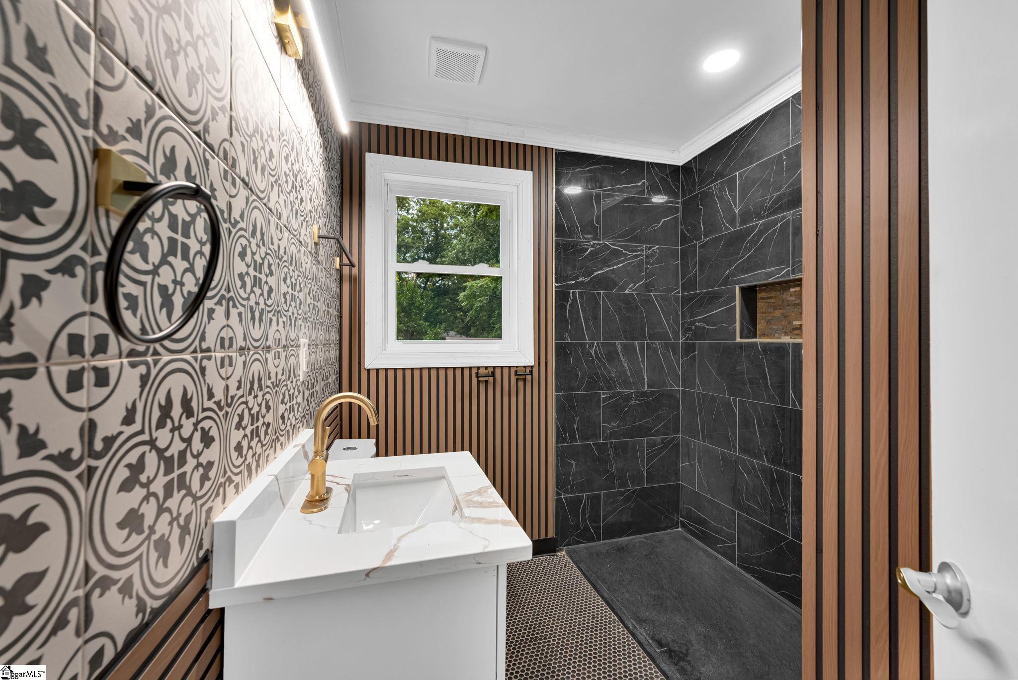 1010 Log Shoals Road Mauldin, SC 29662
