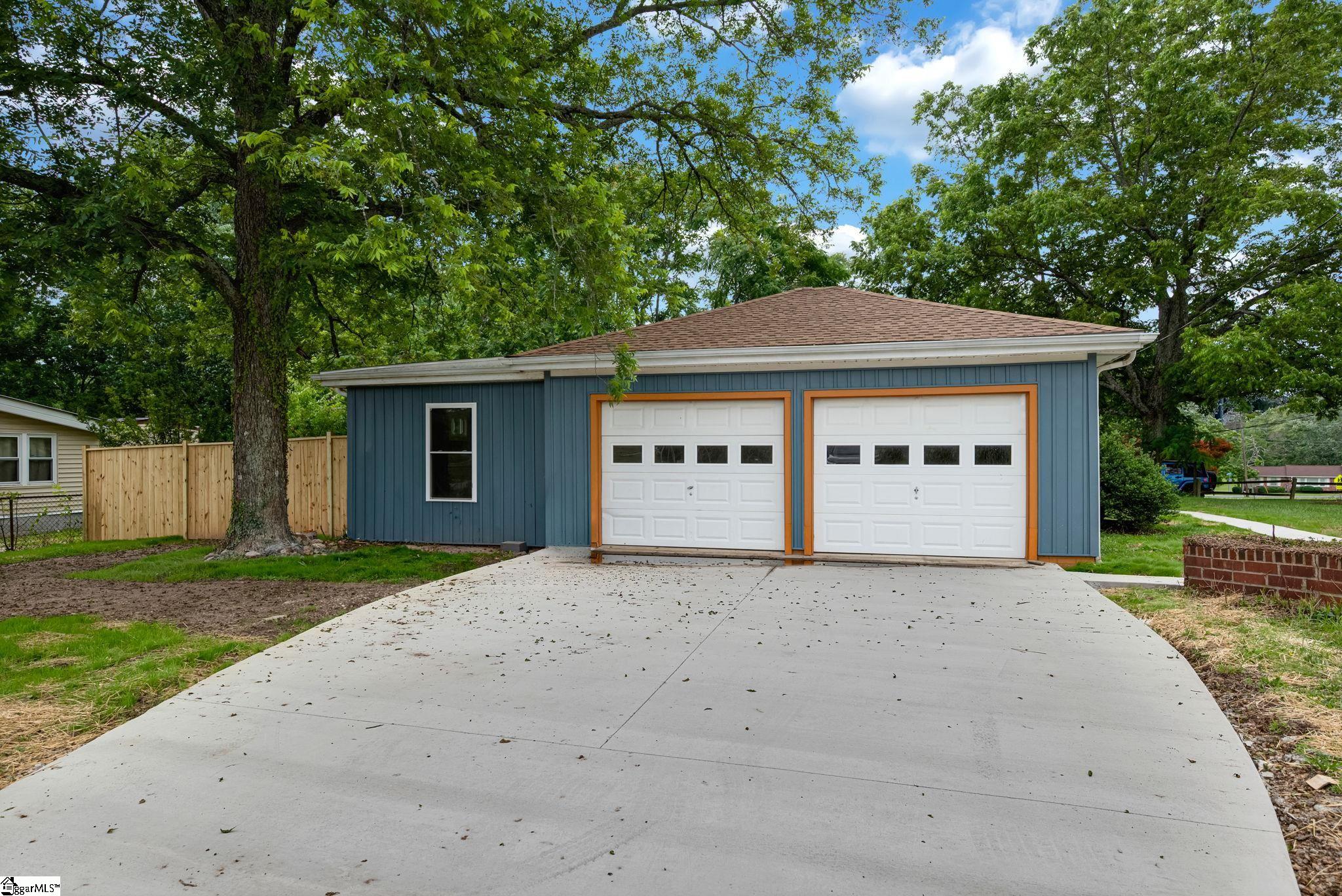 1010 Log Shoals Road Mauldin, SC 29662