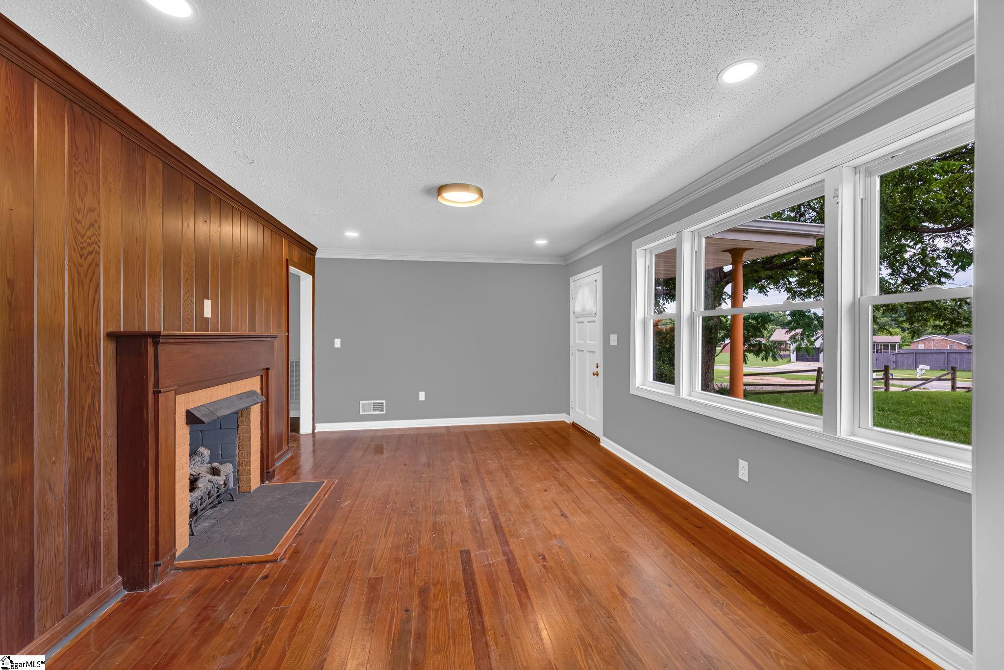 1010 Log Shoals Road Mauldin, SC 29662