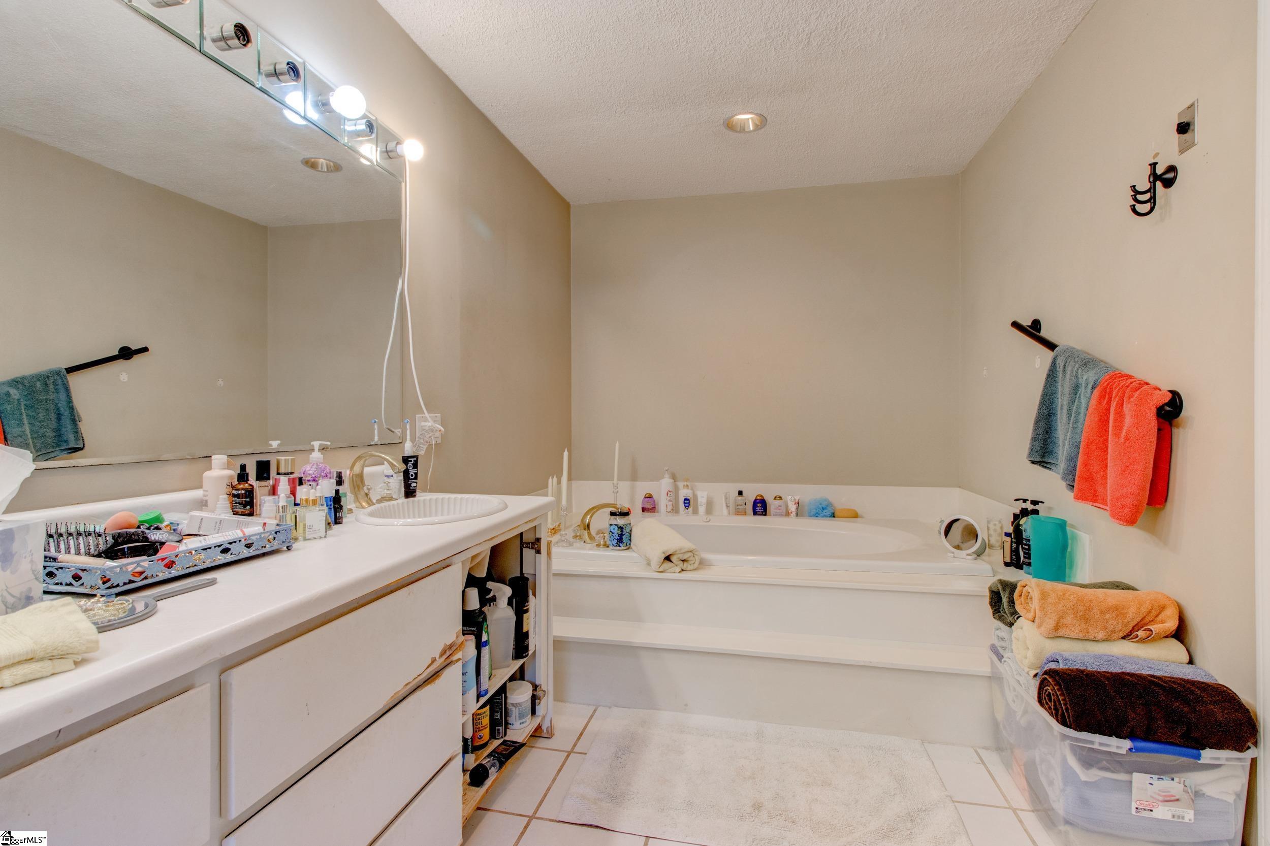 500 Oakwood Estates Drive Anderson, SC 29621