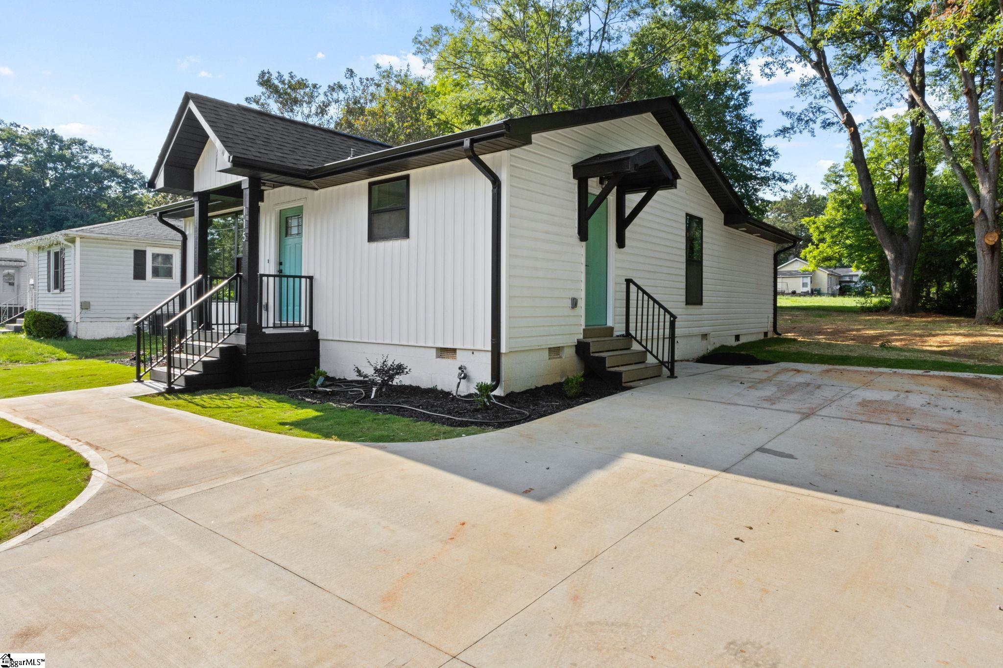 115 Hammond Avenue Greer, SC 29651