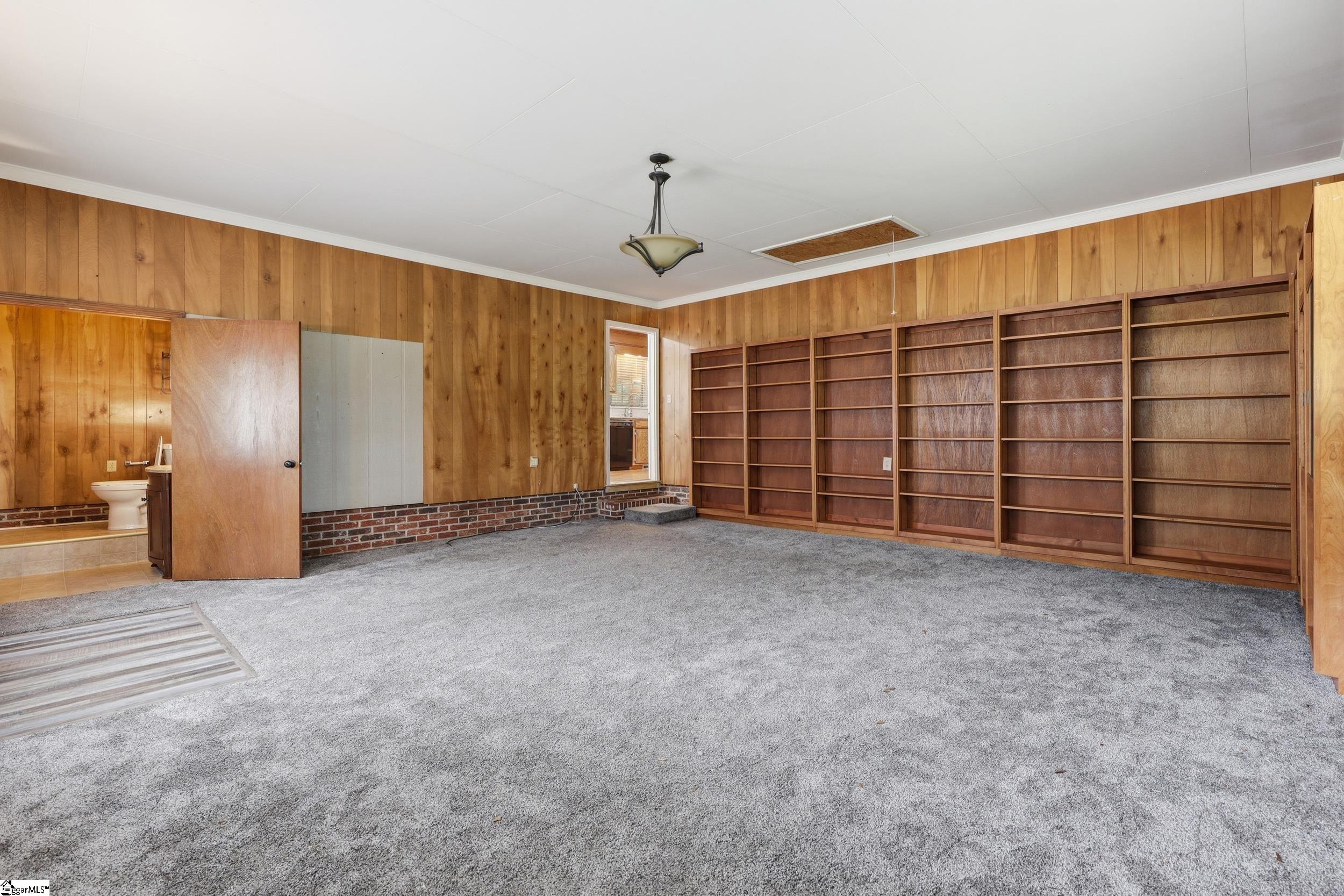 102 Fernwood Drive Easley, SC 29640
