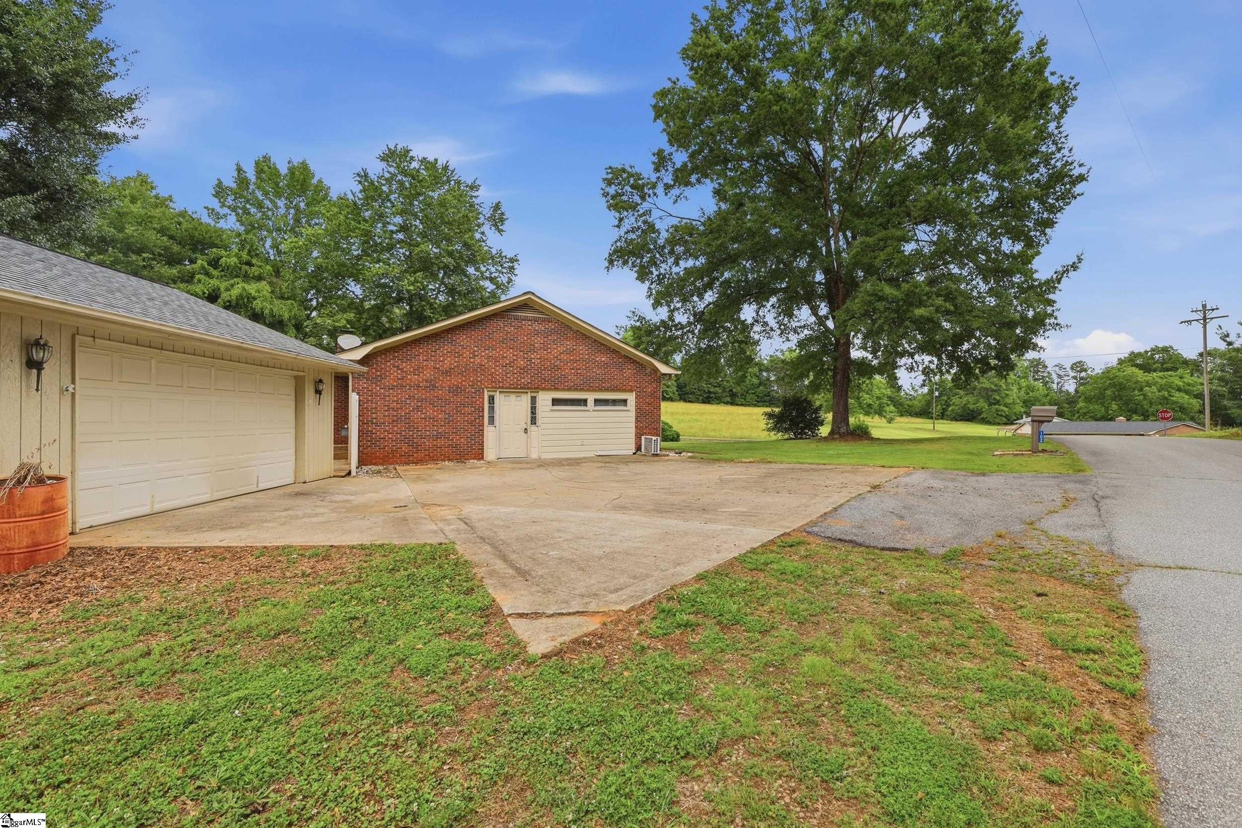 102 Fernwood Drive Easley, SC 29640