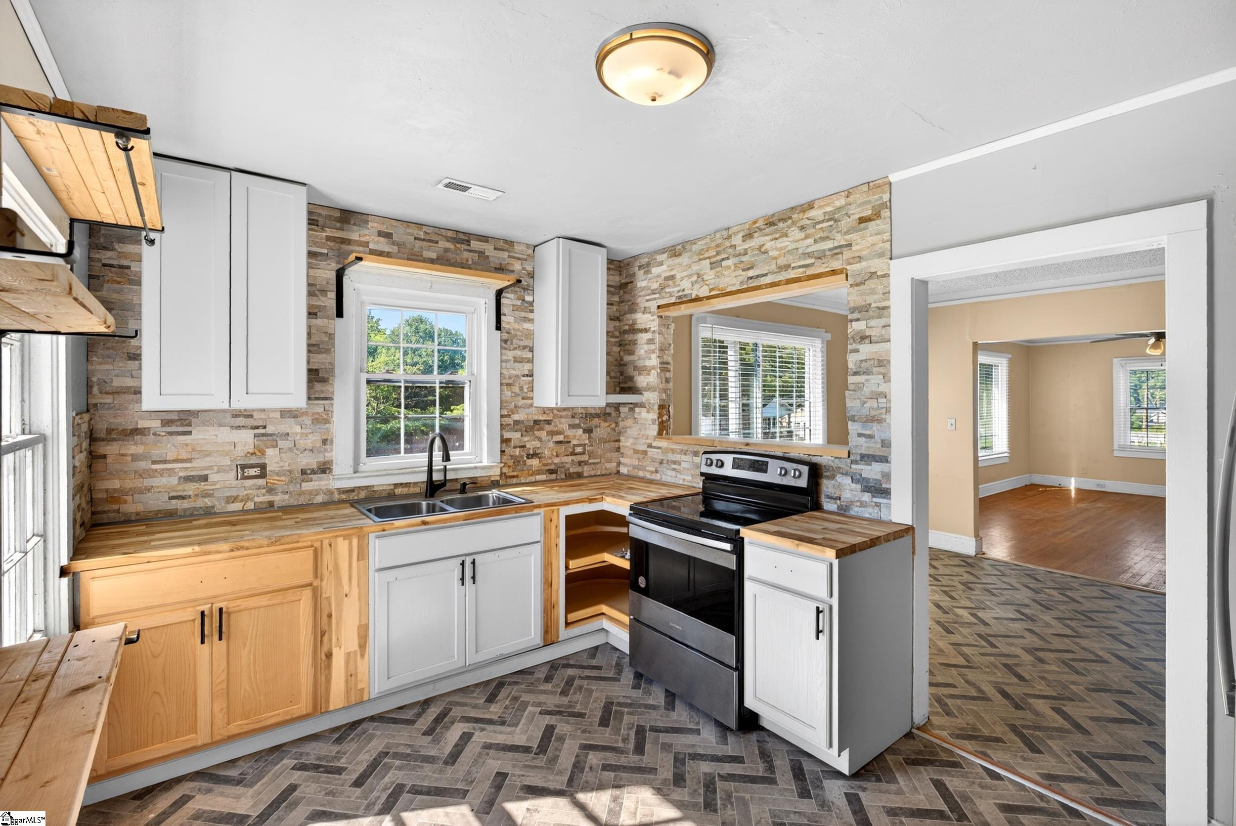 270 W Hayne Street Woodruff, SC 29388