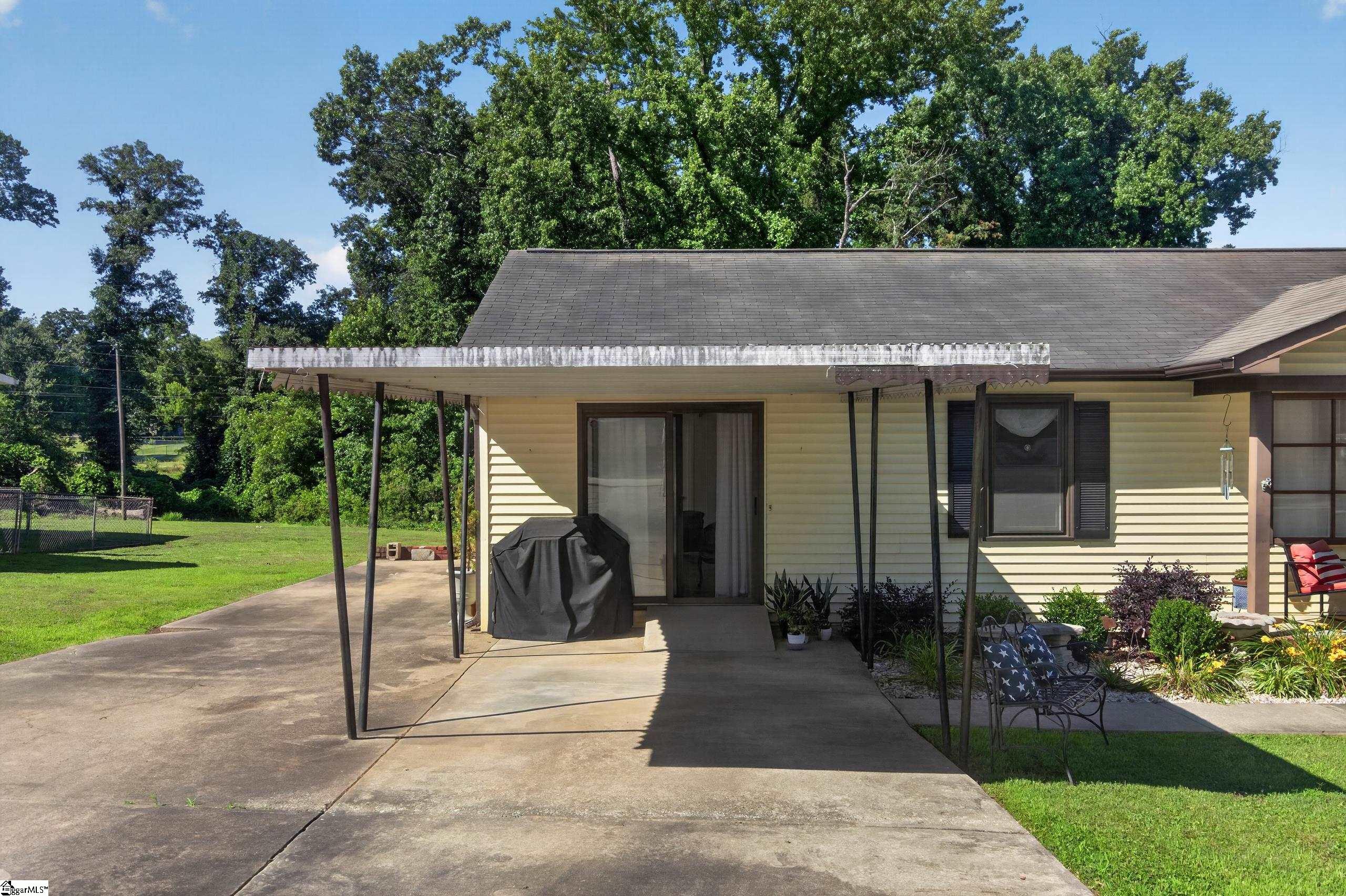 135 W Church Street Cowpens, SC 29330