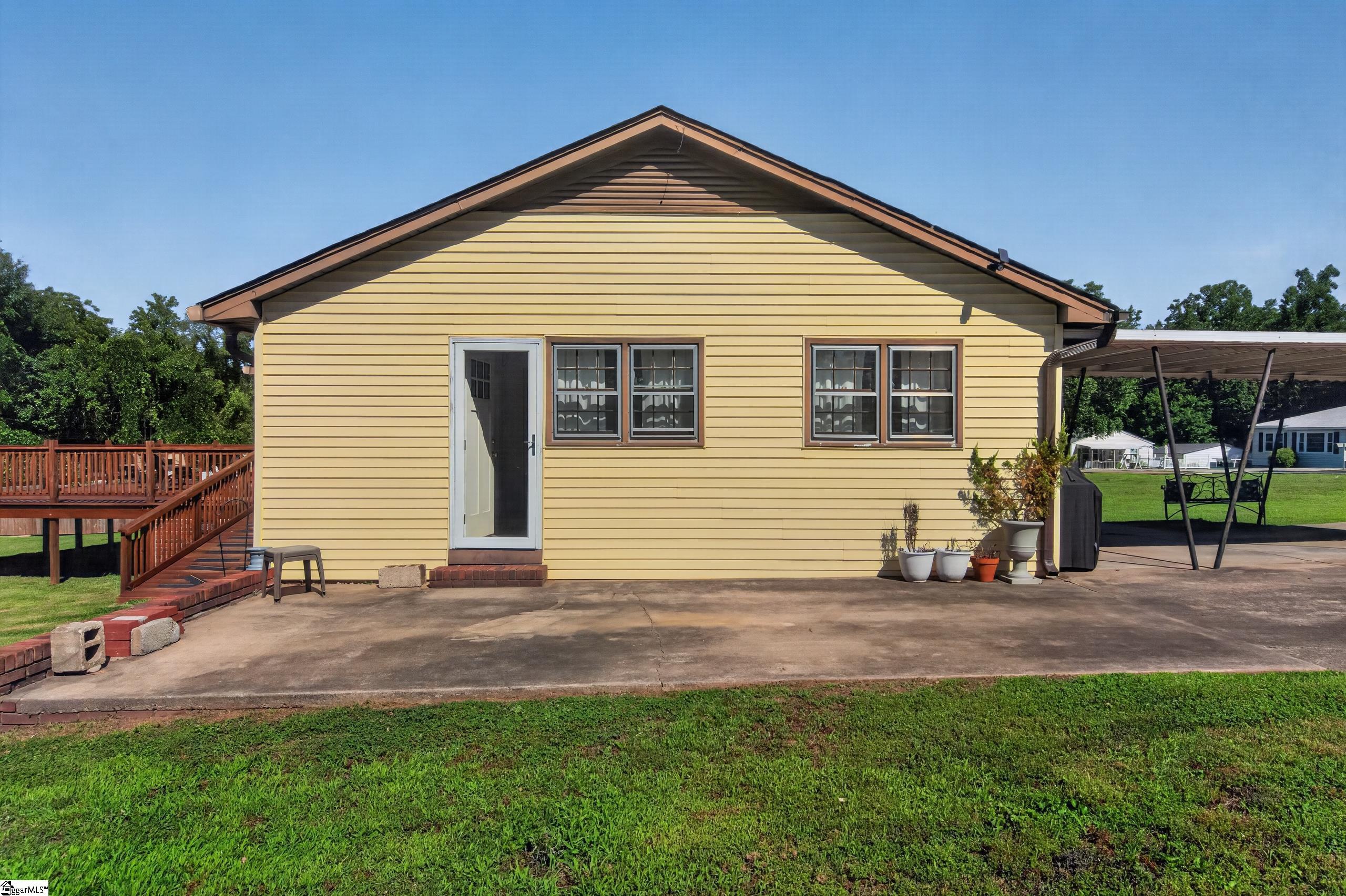 135 W Church Street Cowpens, SC 29330