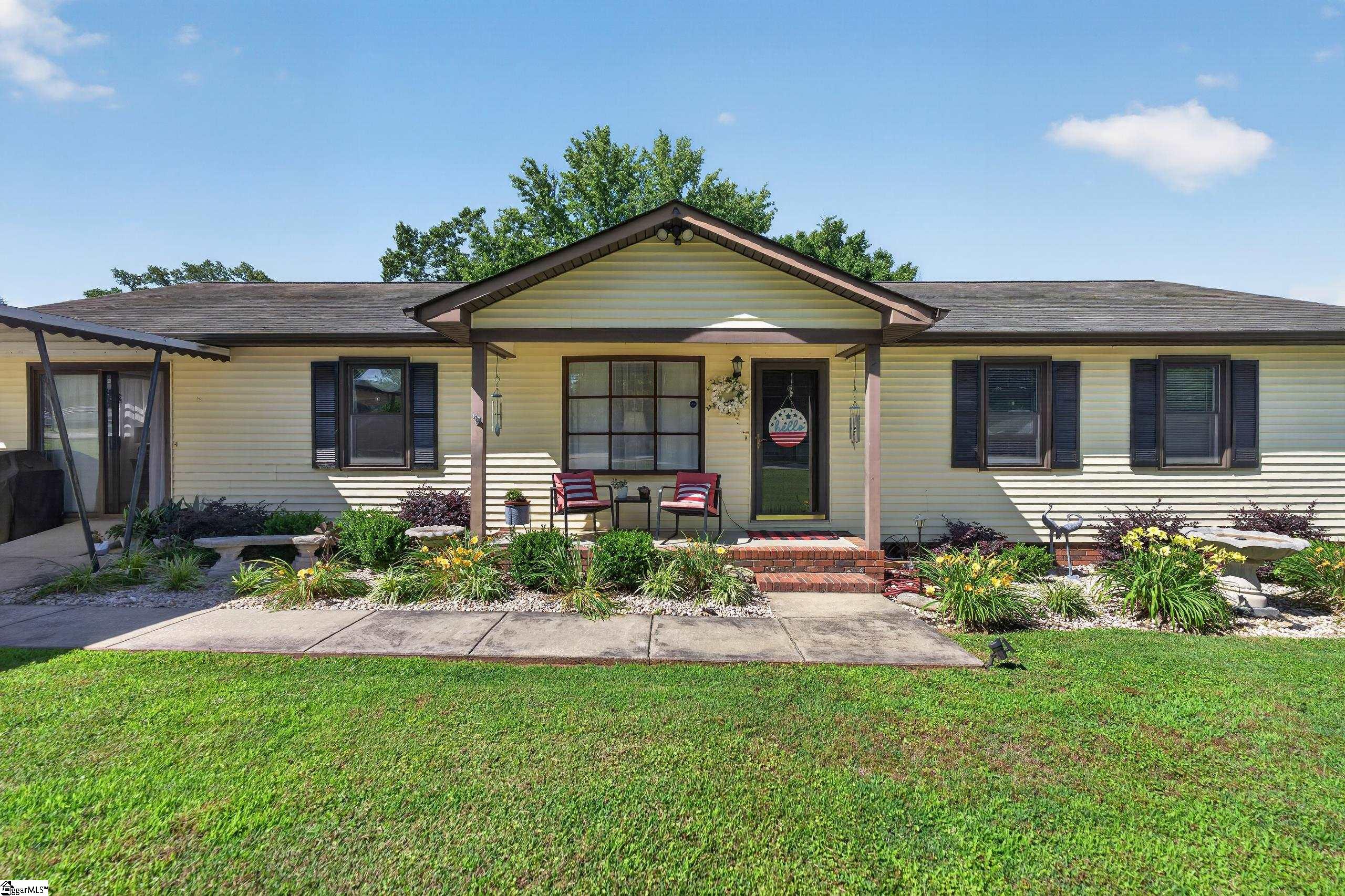 135 W Church Street Cowpens, SC 29330