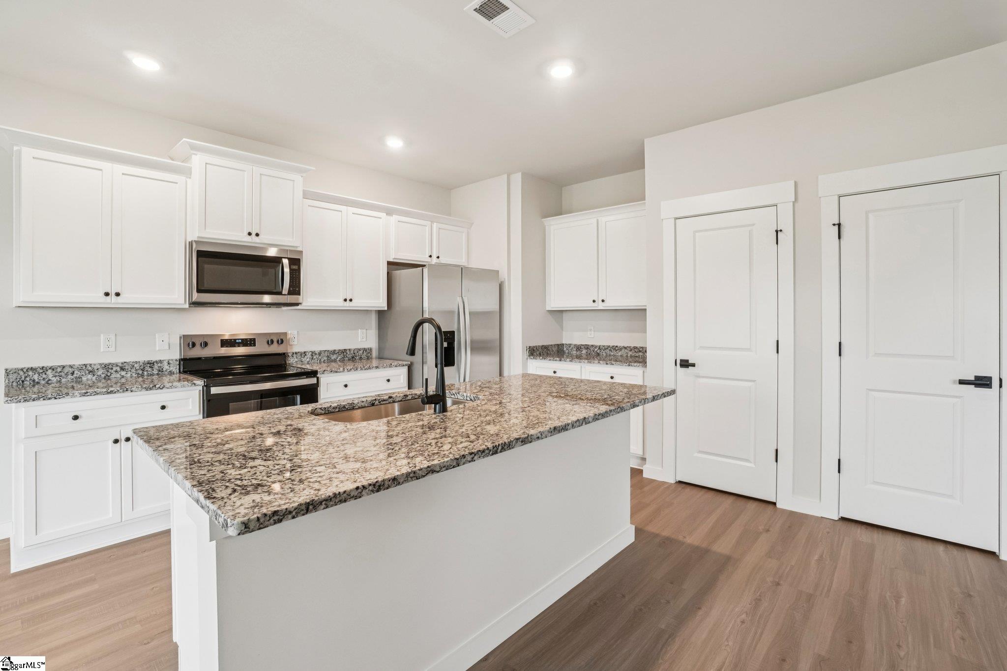 1216 Crested Iris Street Moore, SC 29369
