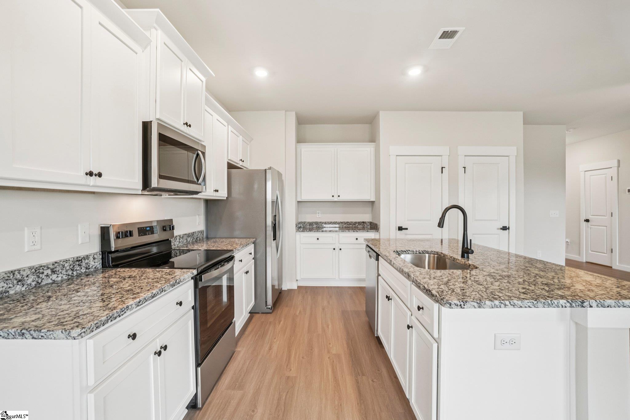 1216 Crested Iris Street Moore, SC 29369