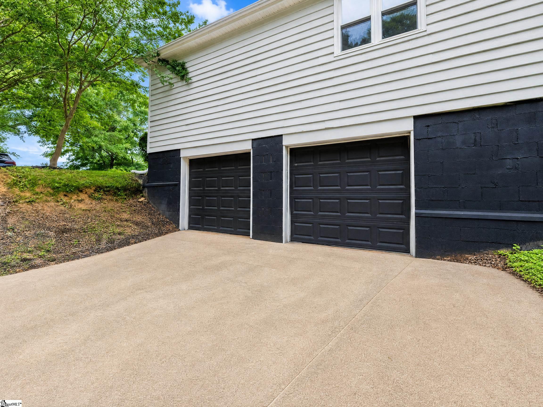 39 Stallings Road Greenville, SC 29611