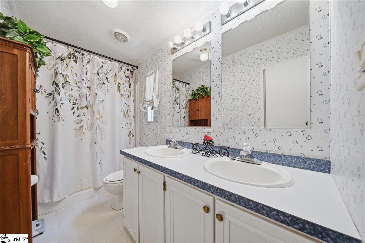 129 Notchwoods Drive Boiling Springs, SC 29316