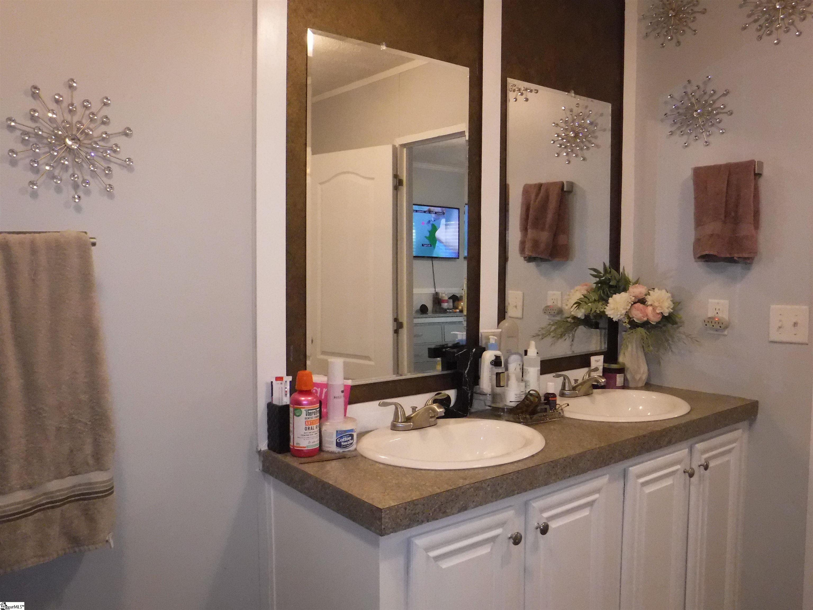175 Madison Avenue Wellford, SC 29385