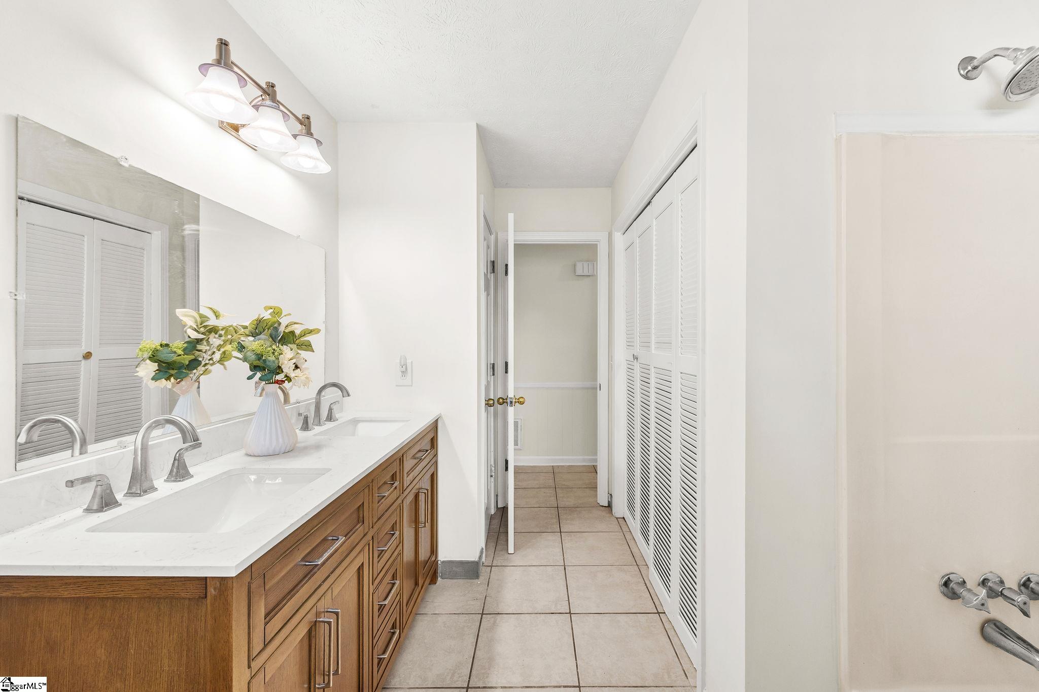 608 Lenhardt Road Greenville, SC 29611-2439