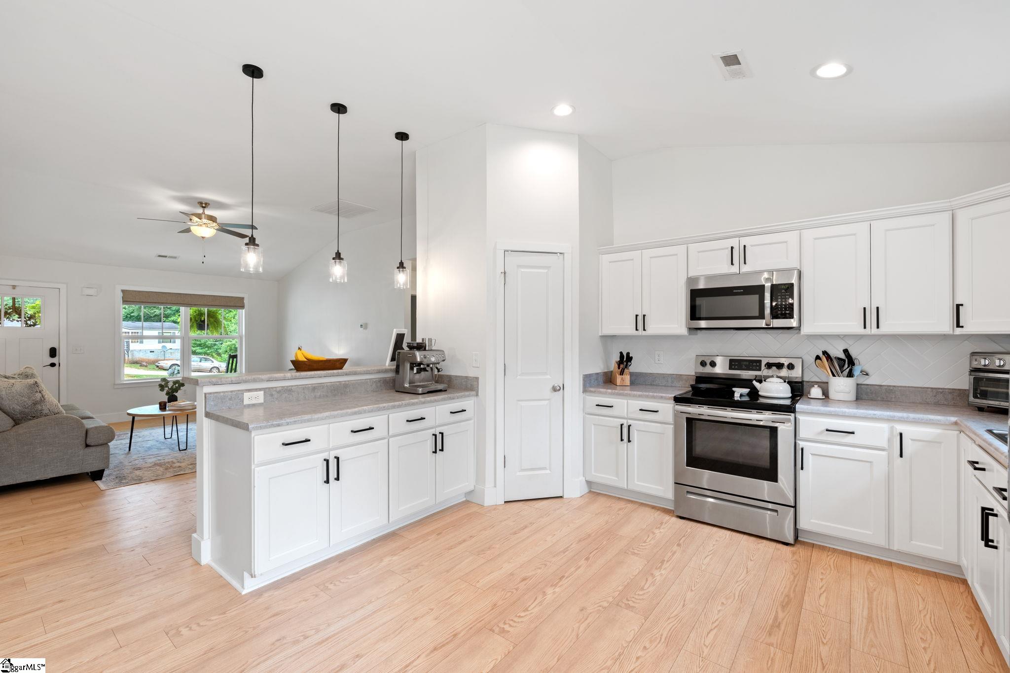 69 Pine Drive Taylors, SC 29687