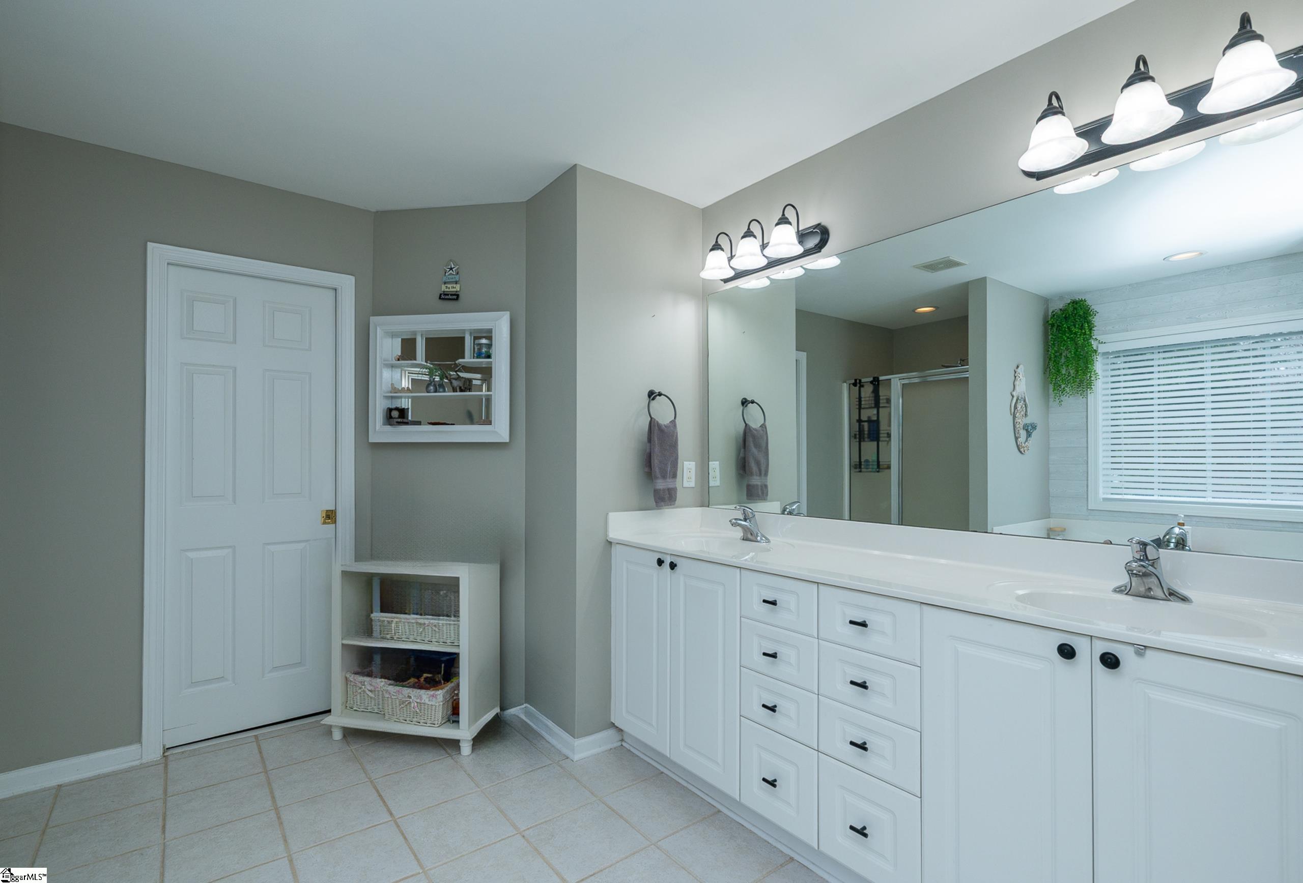 802 Worchester Place Simpsonville, SC 29680