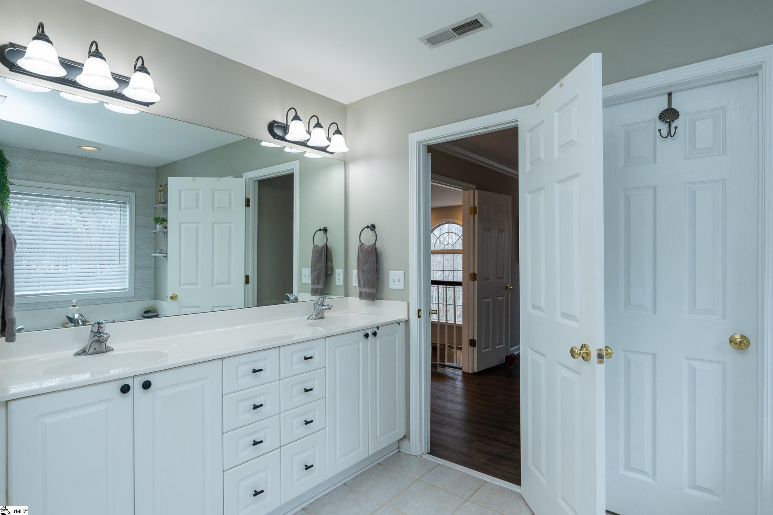 802 Worchester Place Simpsonville, SC 29680