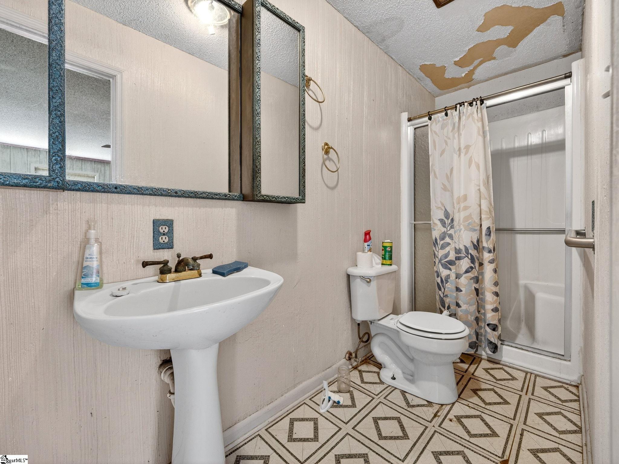 1064 Knollwood Acres Drive Boiling Springs, SC 29316