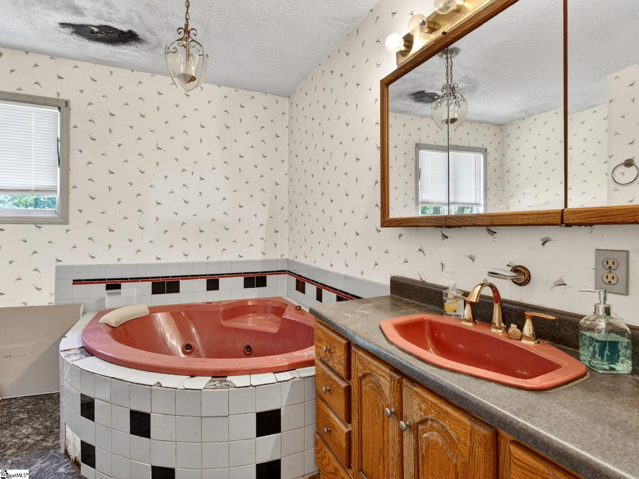 1064 Knollwood Acres Drive Boiling Springs, SC 29316