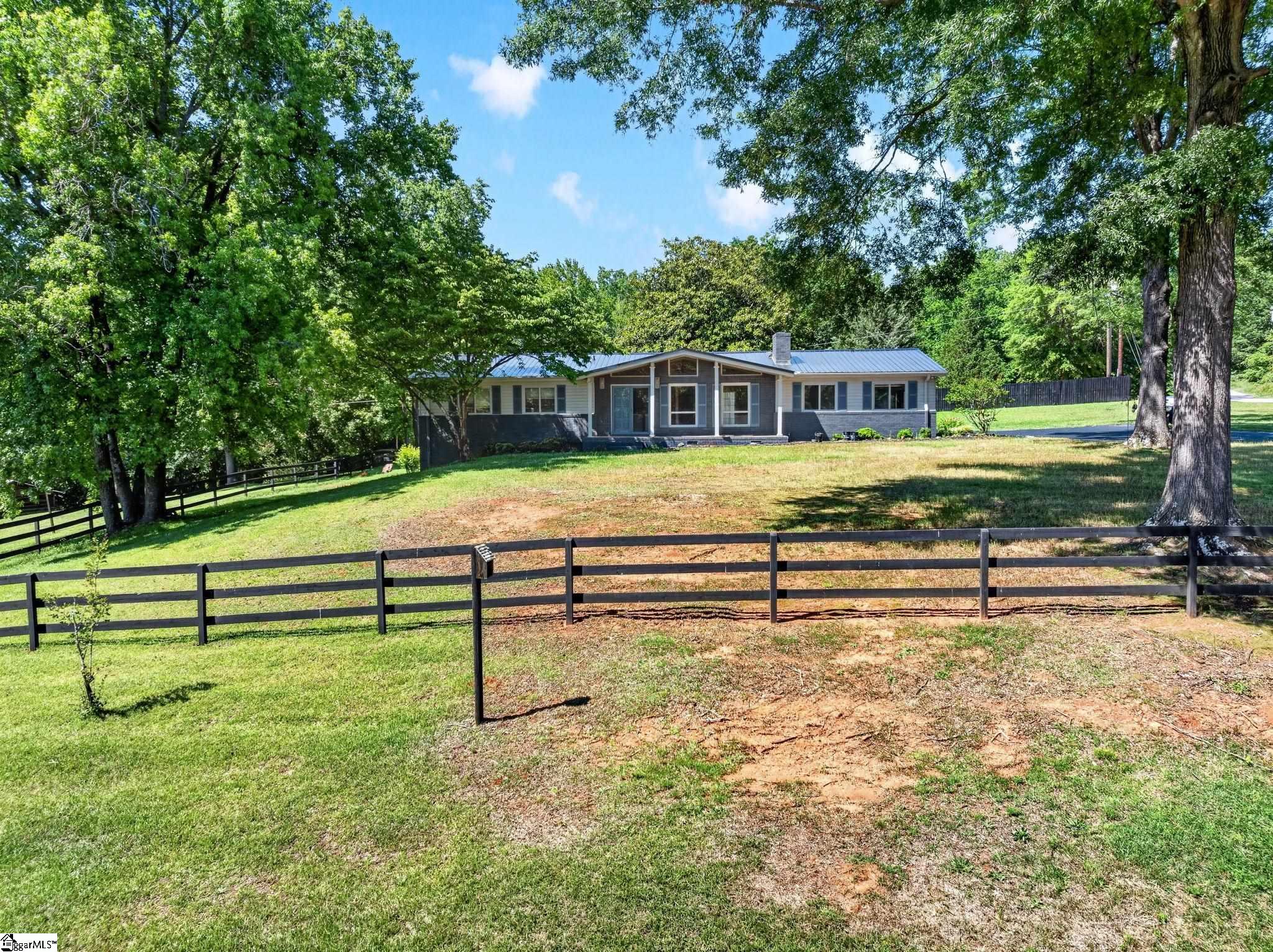 1064 Knollwood Acres Drive Boiling Springs, SC 29316