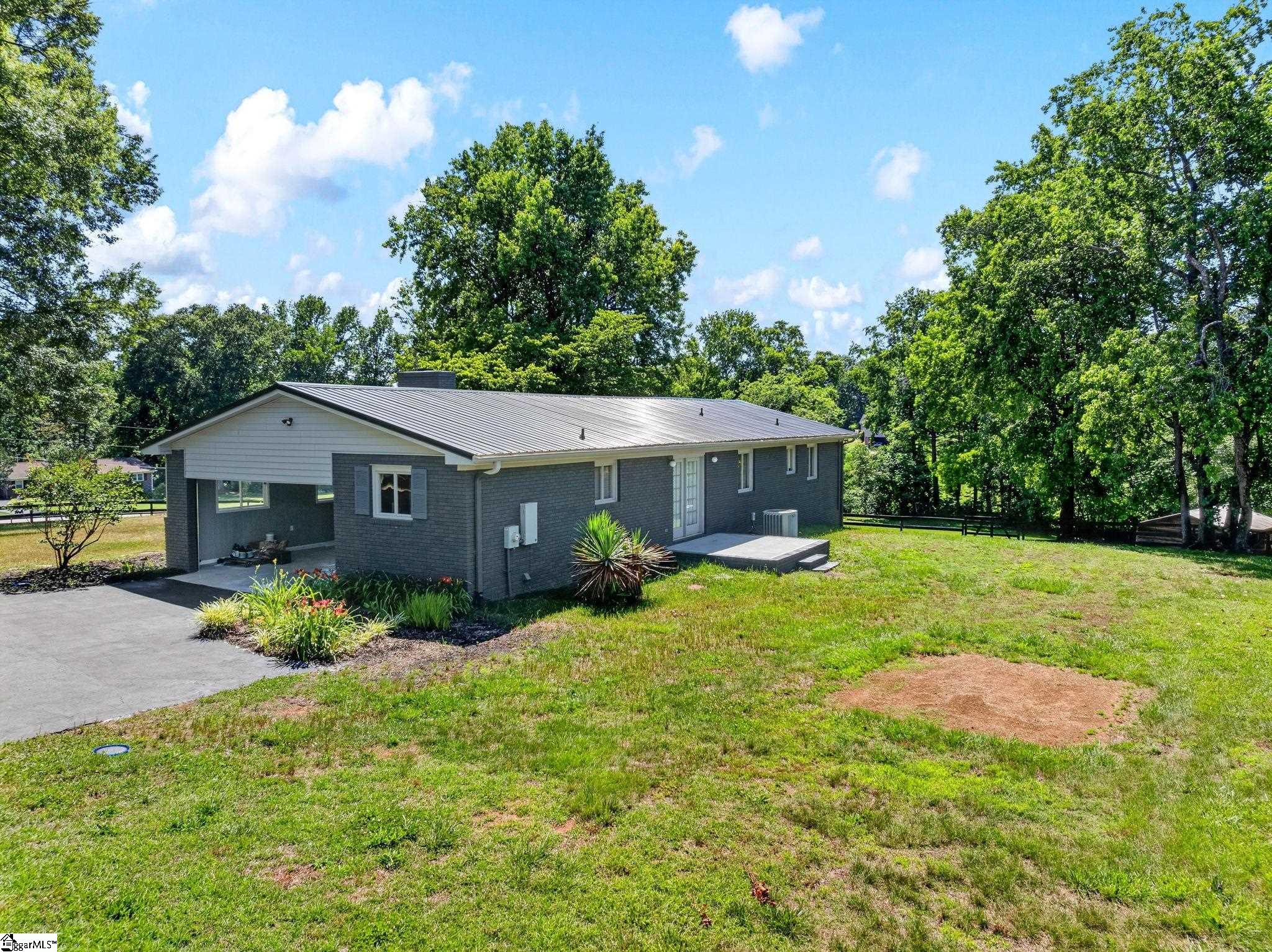 1064 Knollwood Acres Drive Boiling Springs, SC 29316