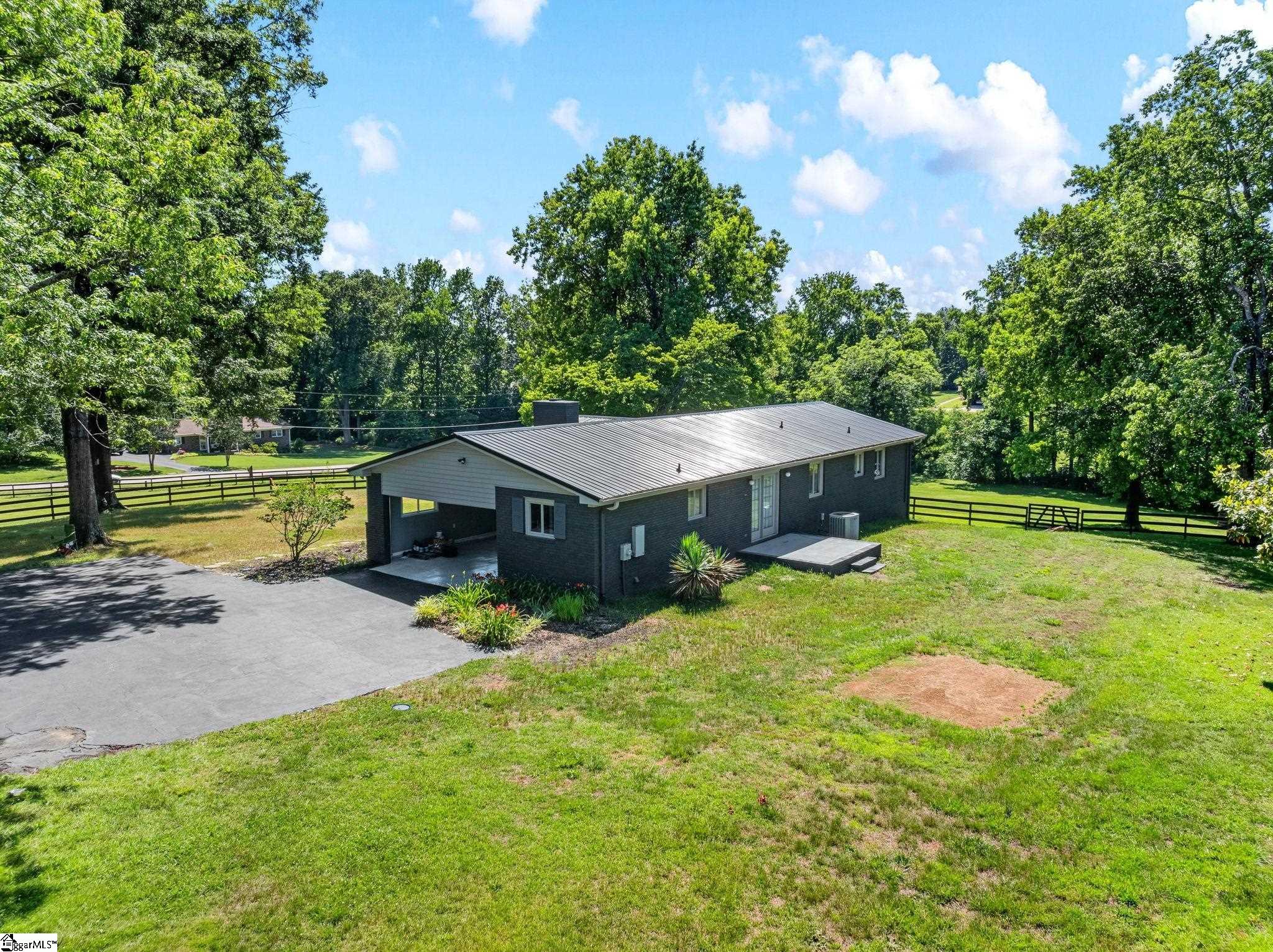 1064 Knollwood Acres Drive Boiling Springs, SC 29316