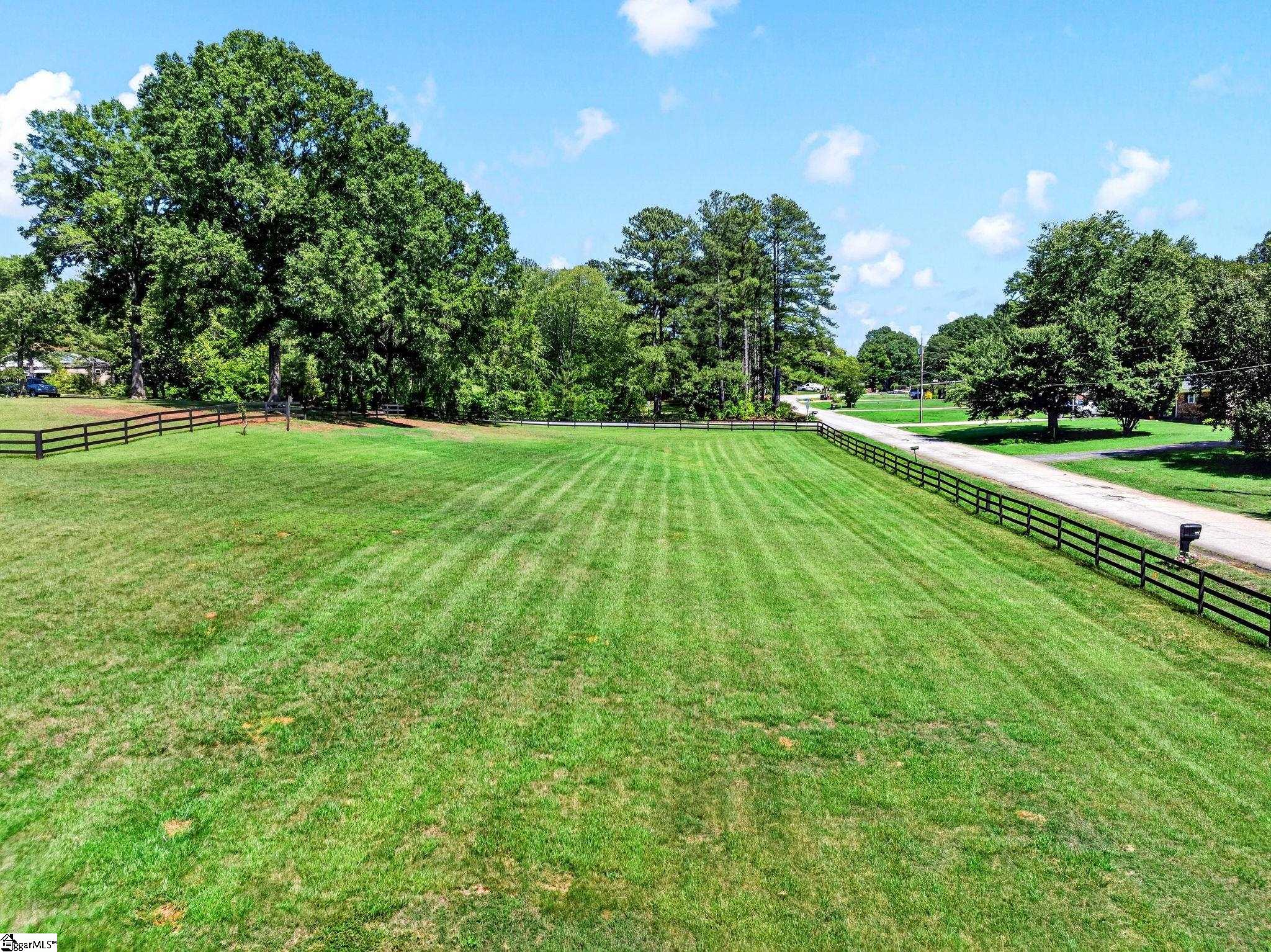 1064 Knollwood Acres Drive Boiling Springs, SC 29316