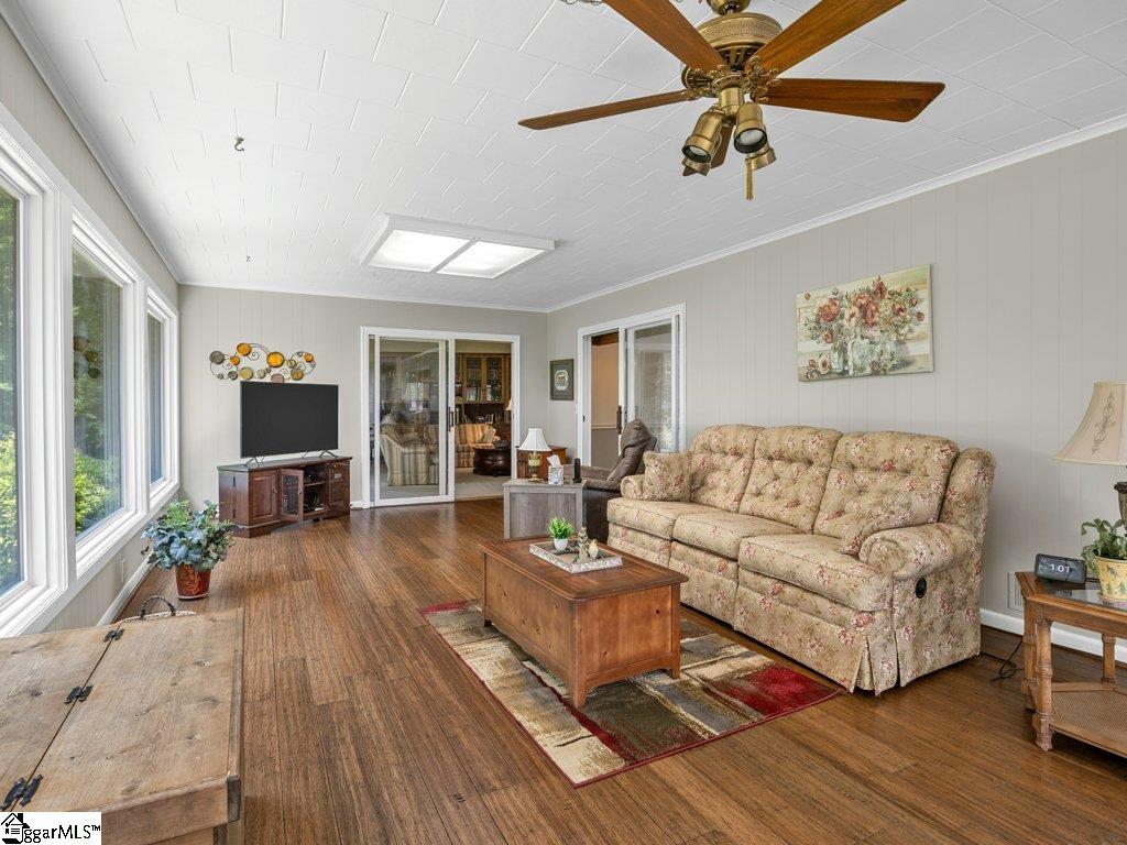 110 Racetrack Road Woodruff, SC 29388