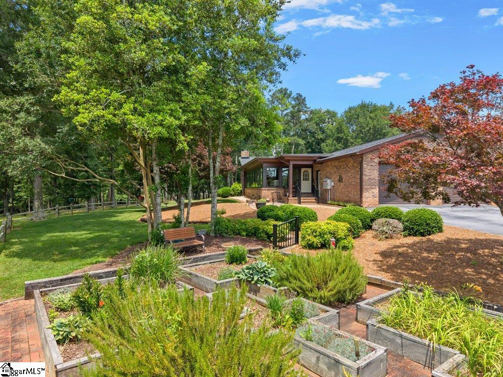 110 Racetrack Road Woodruff, SC 29388