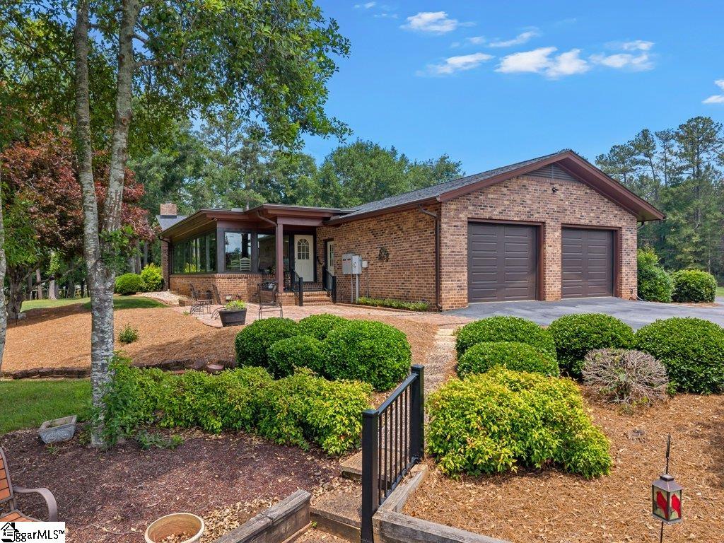 110 Racetrack Road Woodruff, SC 29388