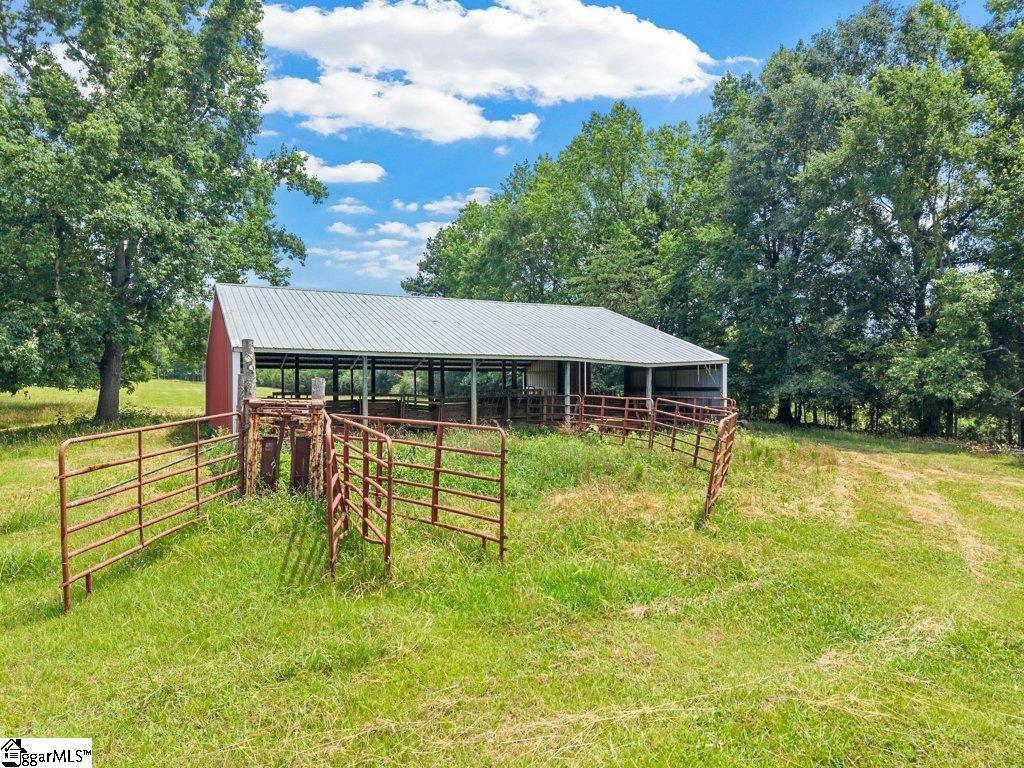 110 Racetrack Road Woodruff, SC 29388